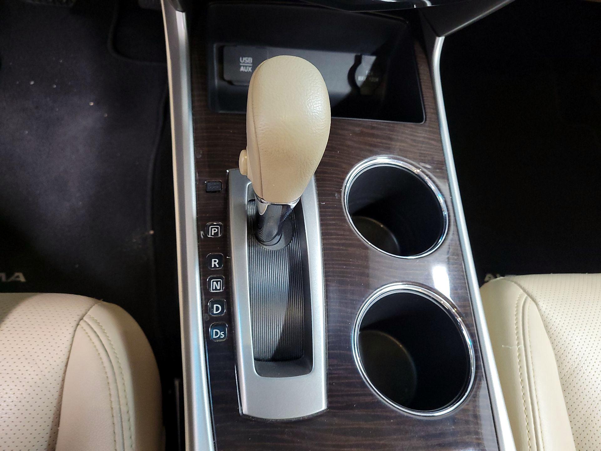 Thumbnail: 2015 Nissan Altima - 16