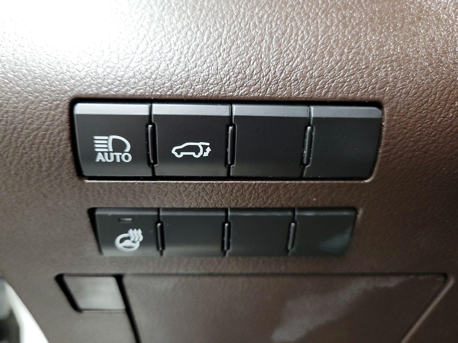 Thumbnail: 2020 Lexus RX - 11