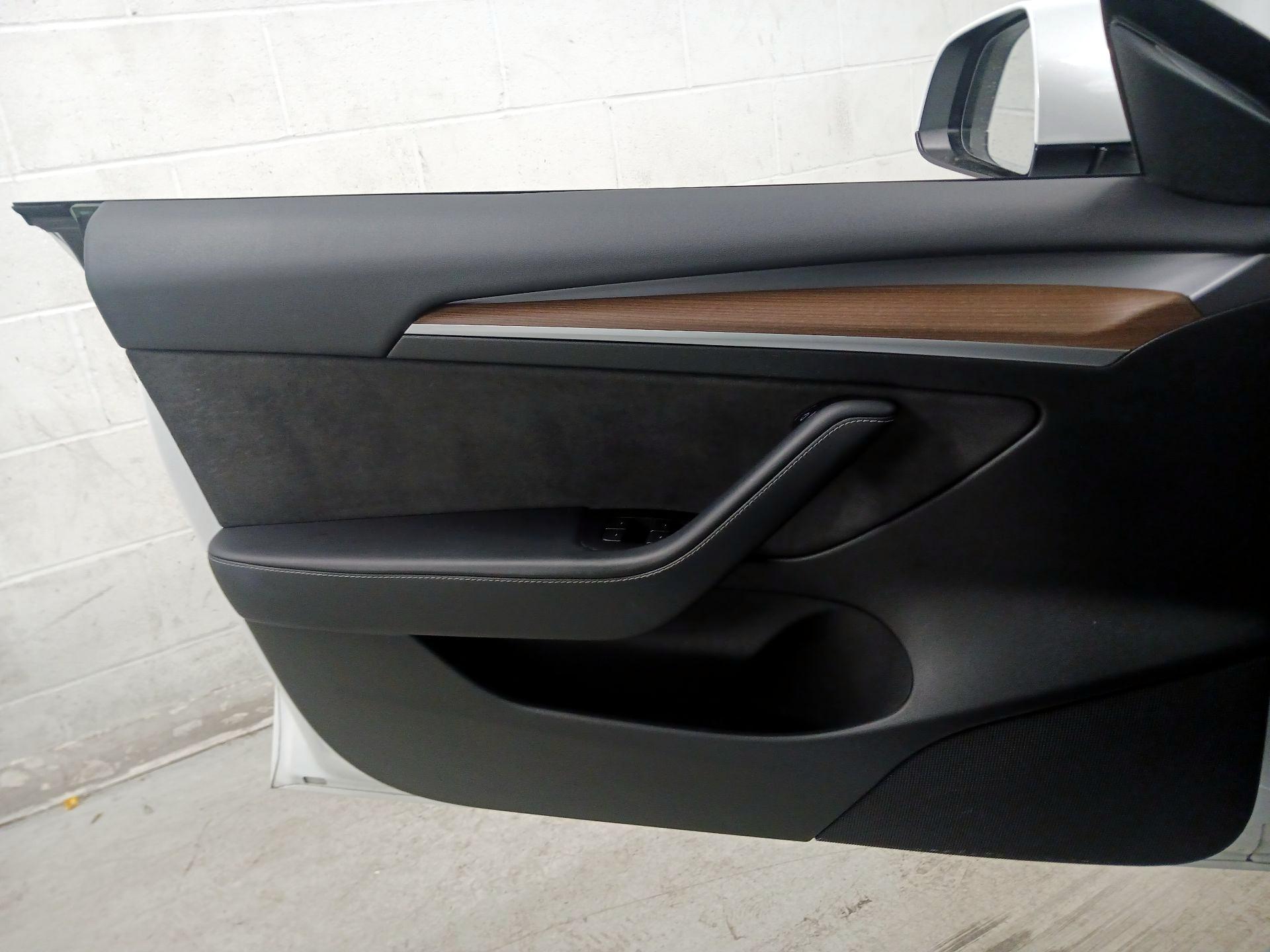 Thumbnail: 2023 Tesla Model 3 - 10