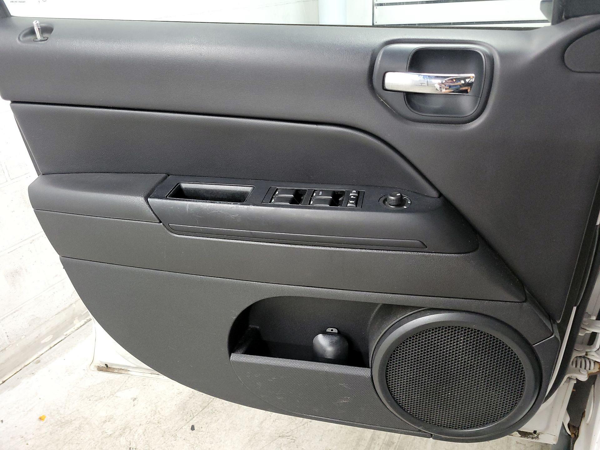 Thumbnail: 2014 Jeep Compass - 12