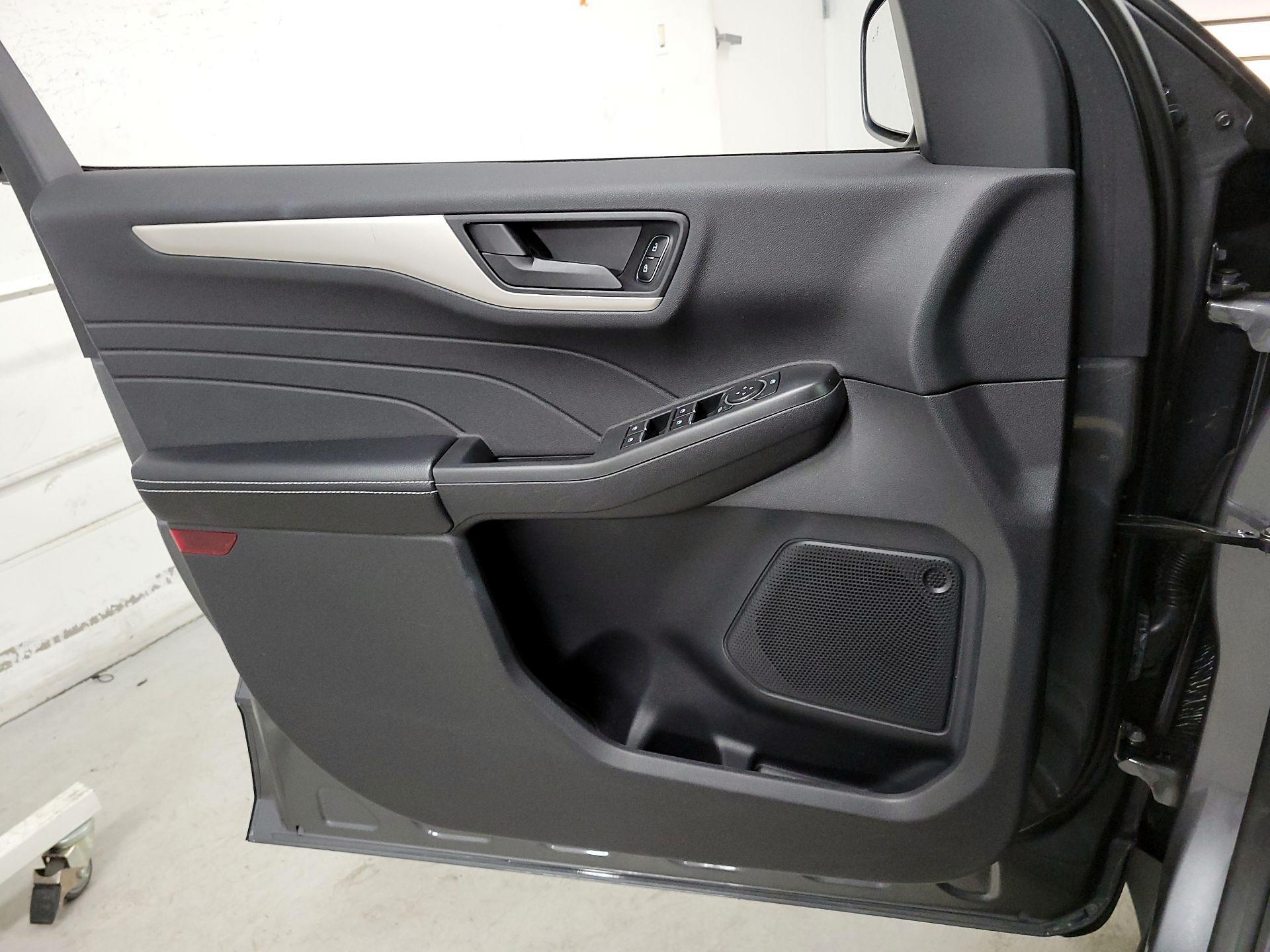 Thumbnail: 2022 Ford Escape - 10