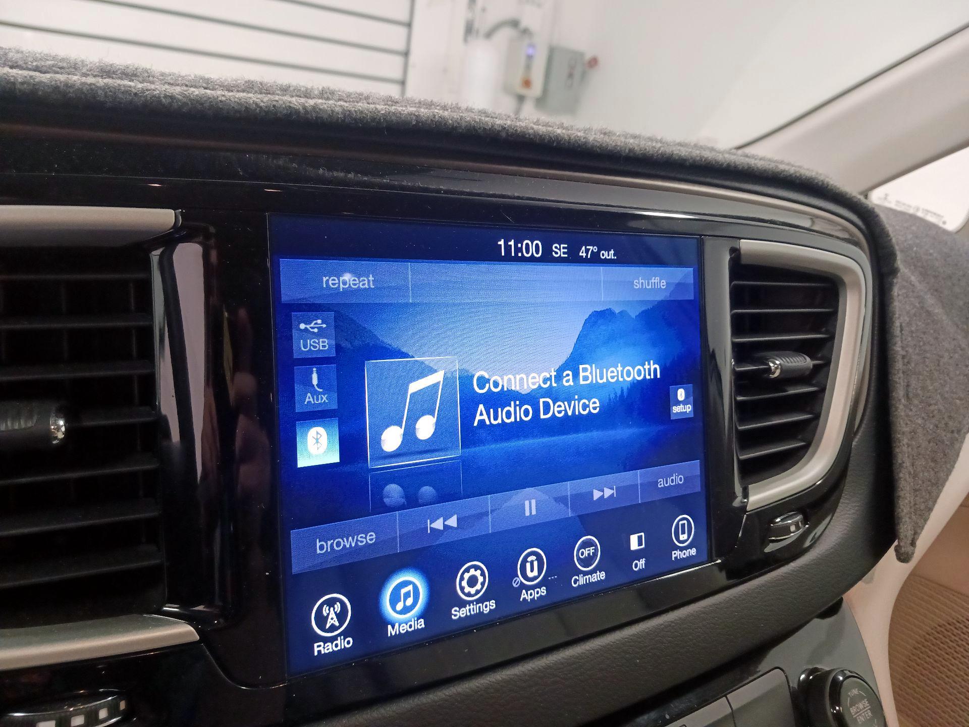 Thumbnail: 2017 Chrysler Pacifica - 15