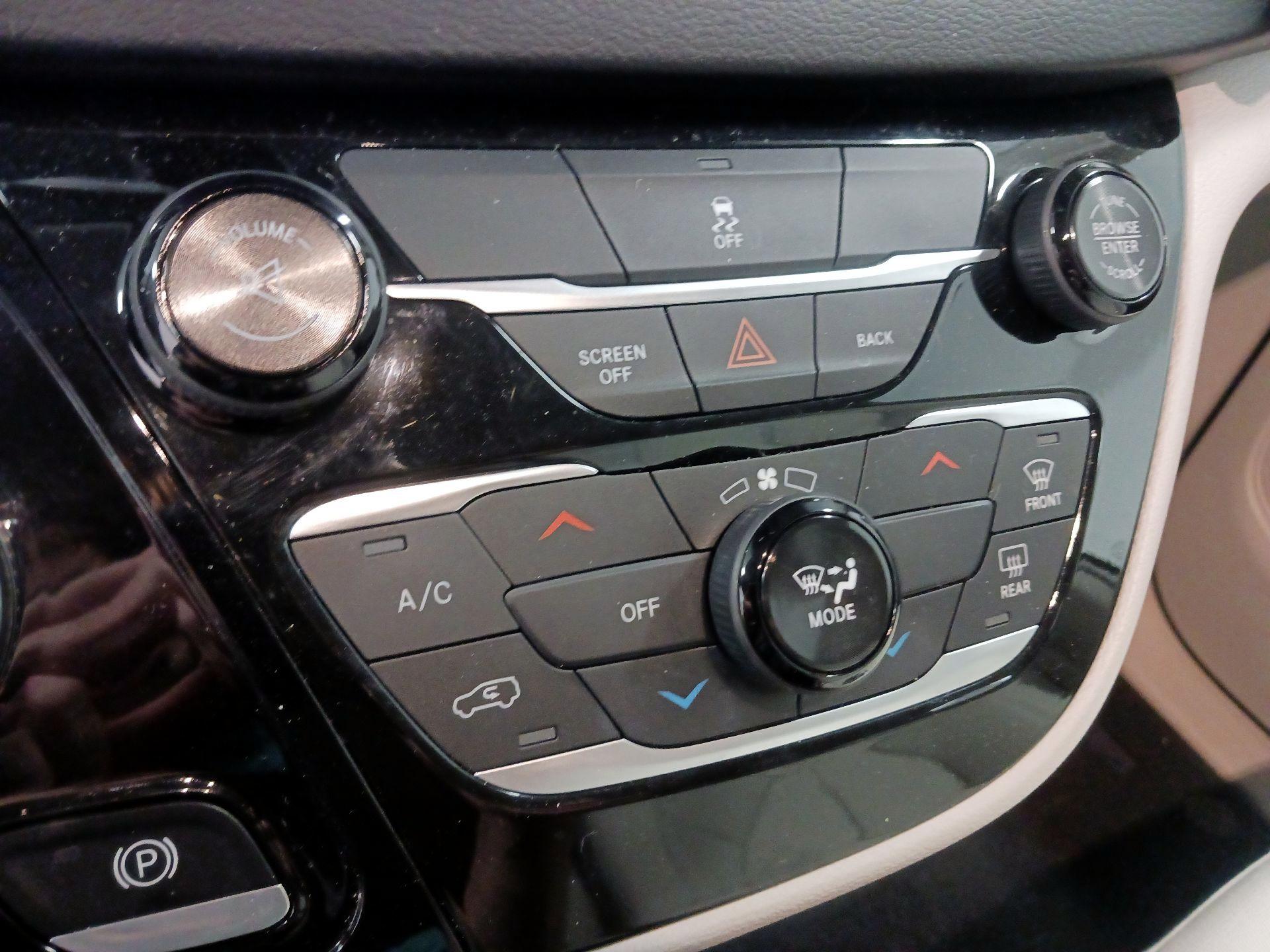 Thumbnail: 2017 Chrysler Pacifica - 16