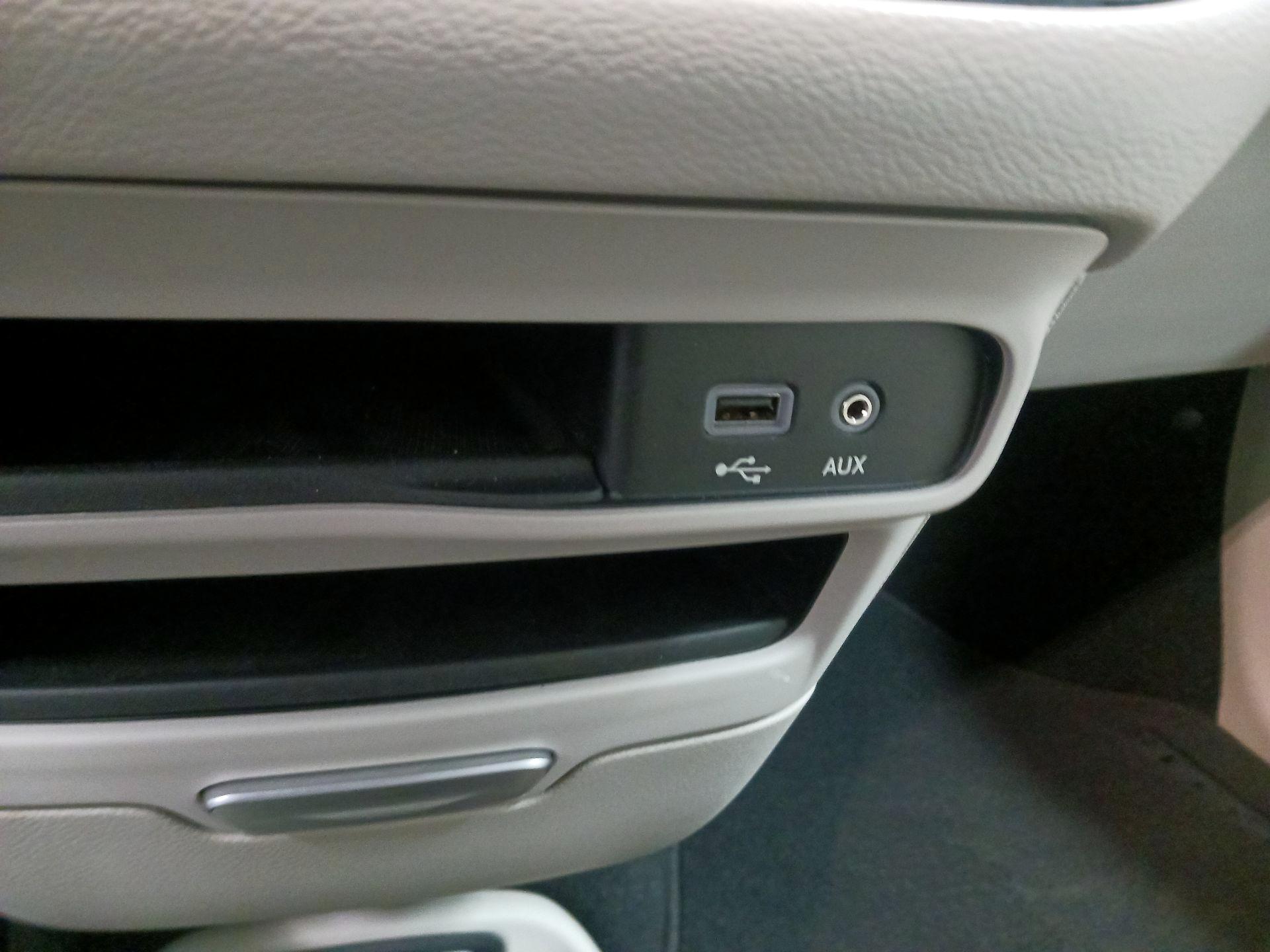 Thumbnail: 2017 Chrysler Pacifica - 18