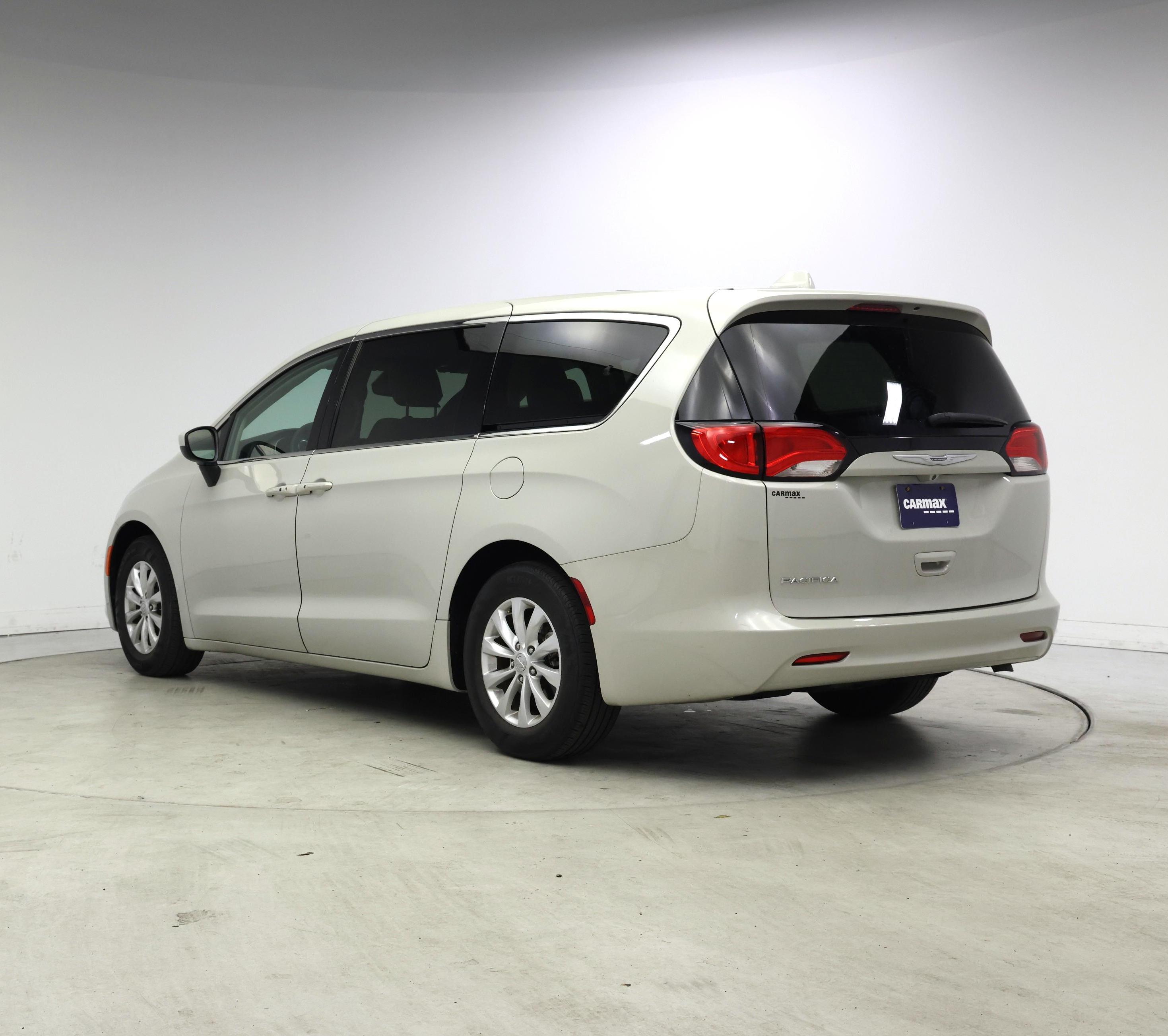 Thumbnail: 2017 Chrysler Pacifica - 2