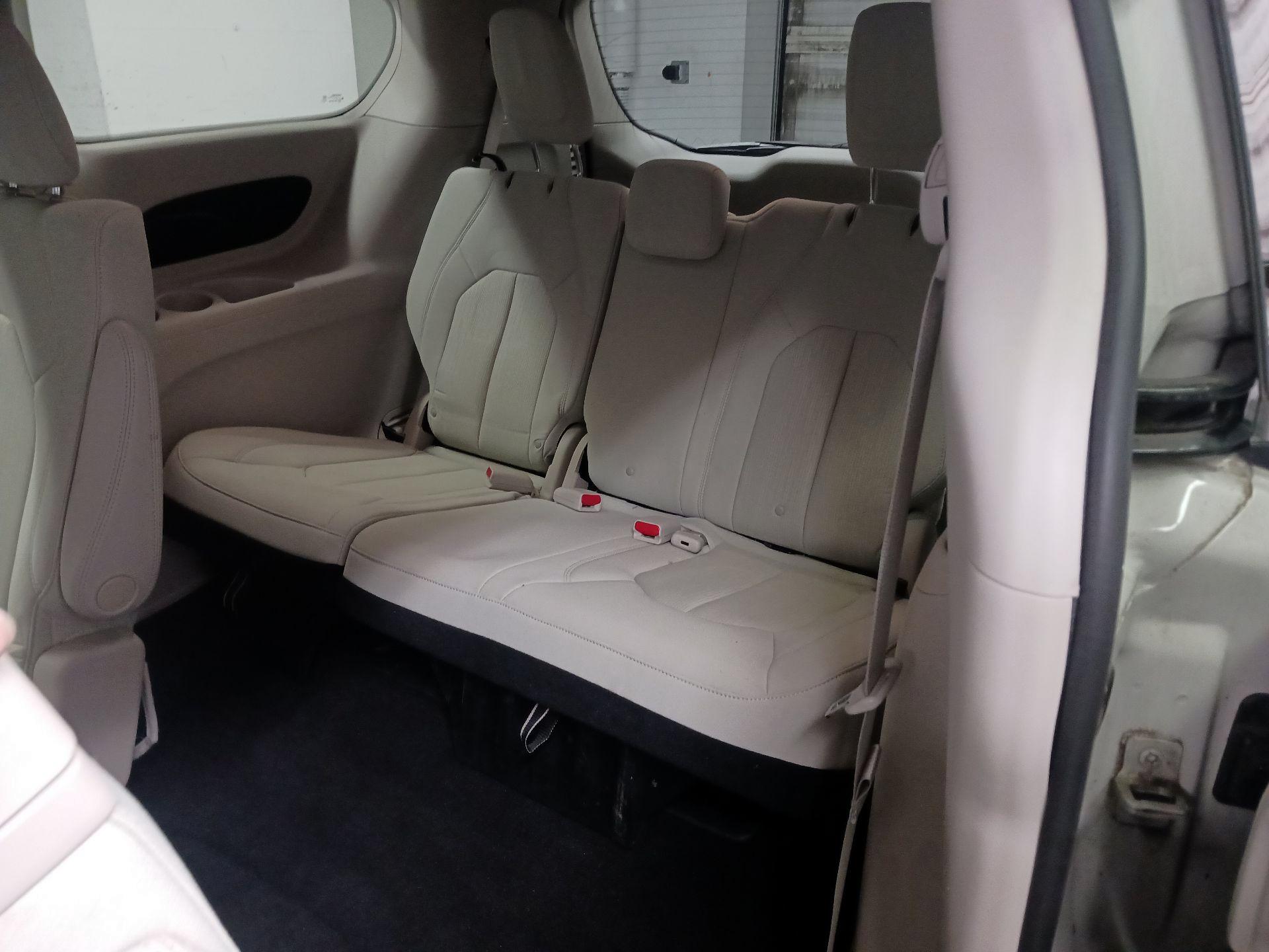 Thumbnail: 2017 Chrysler Pacifica - 20