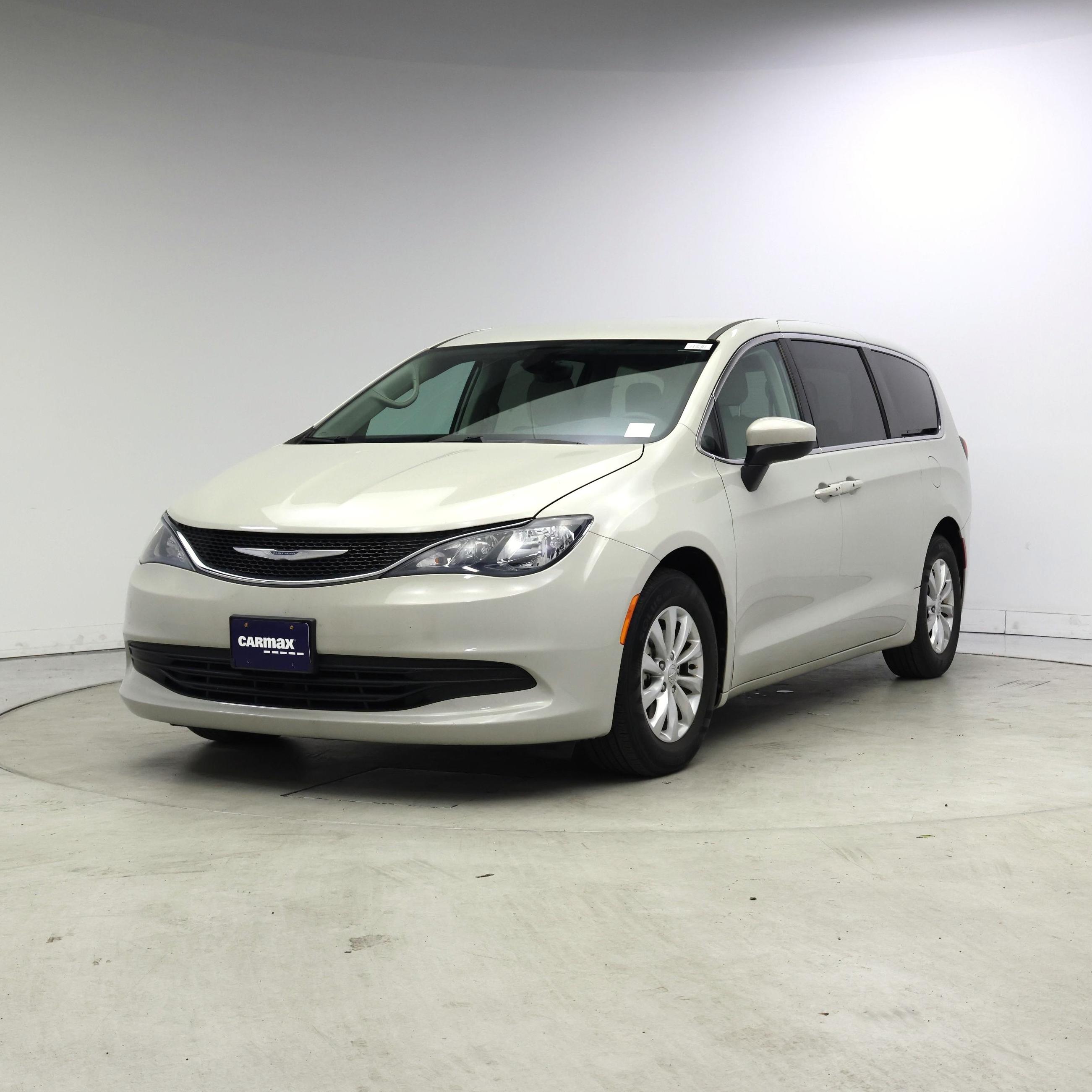 Thumbnail: 2017 Chrysler Pacifica - 4