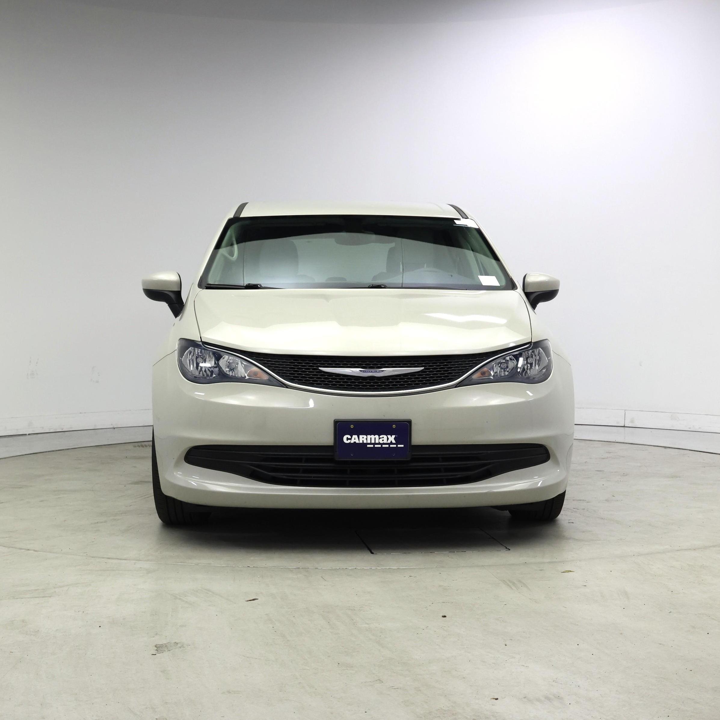 Thumbnail: 2017 Chrysler Pacifica - 5