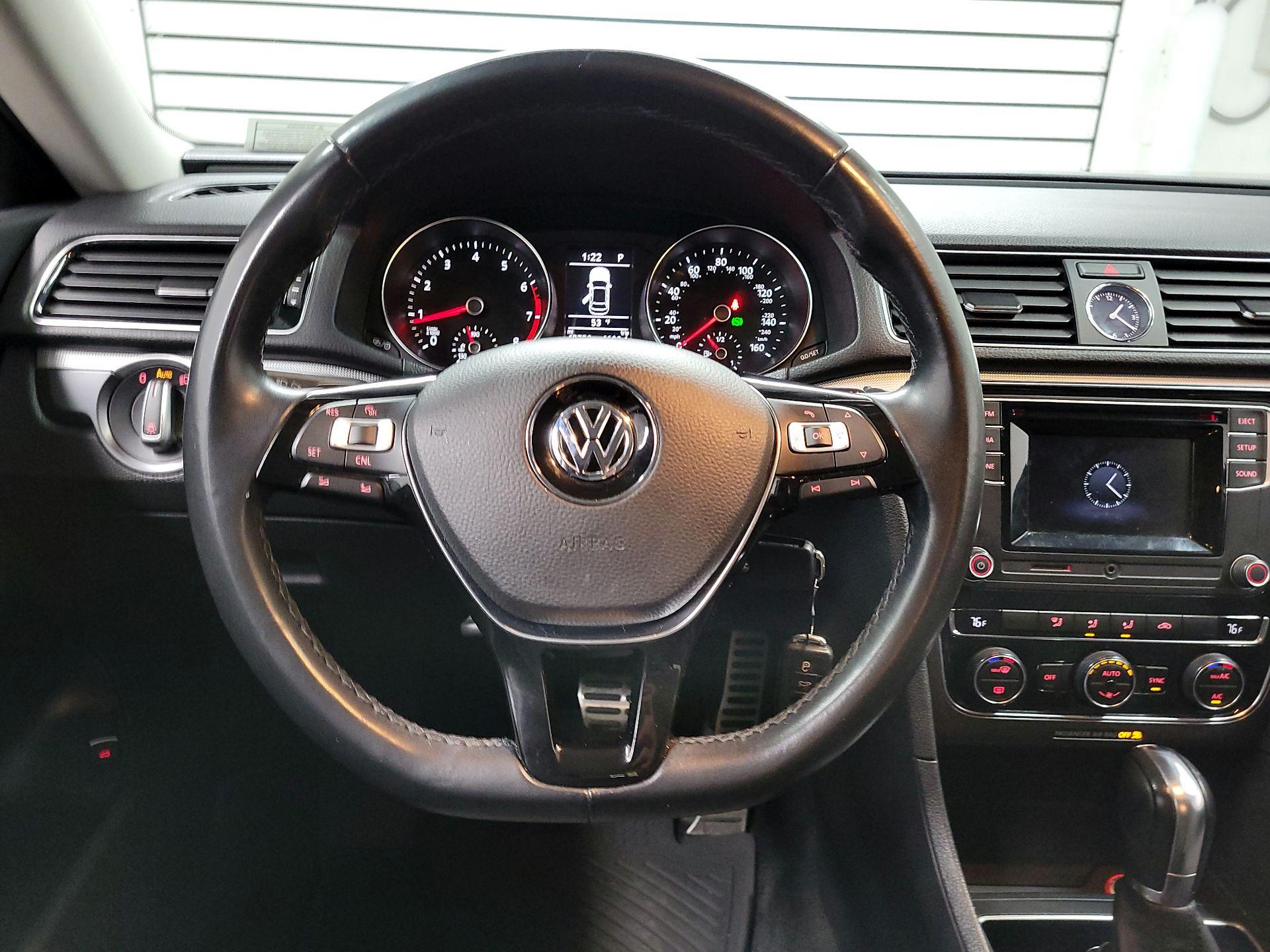 Thumbnail: 2016 Volkswagen Passat - 10