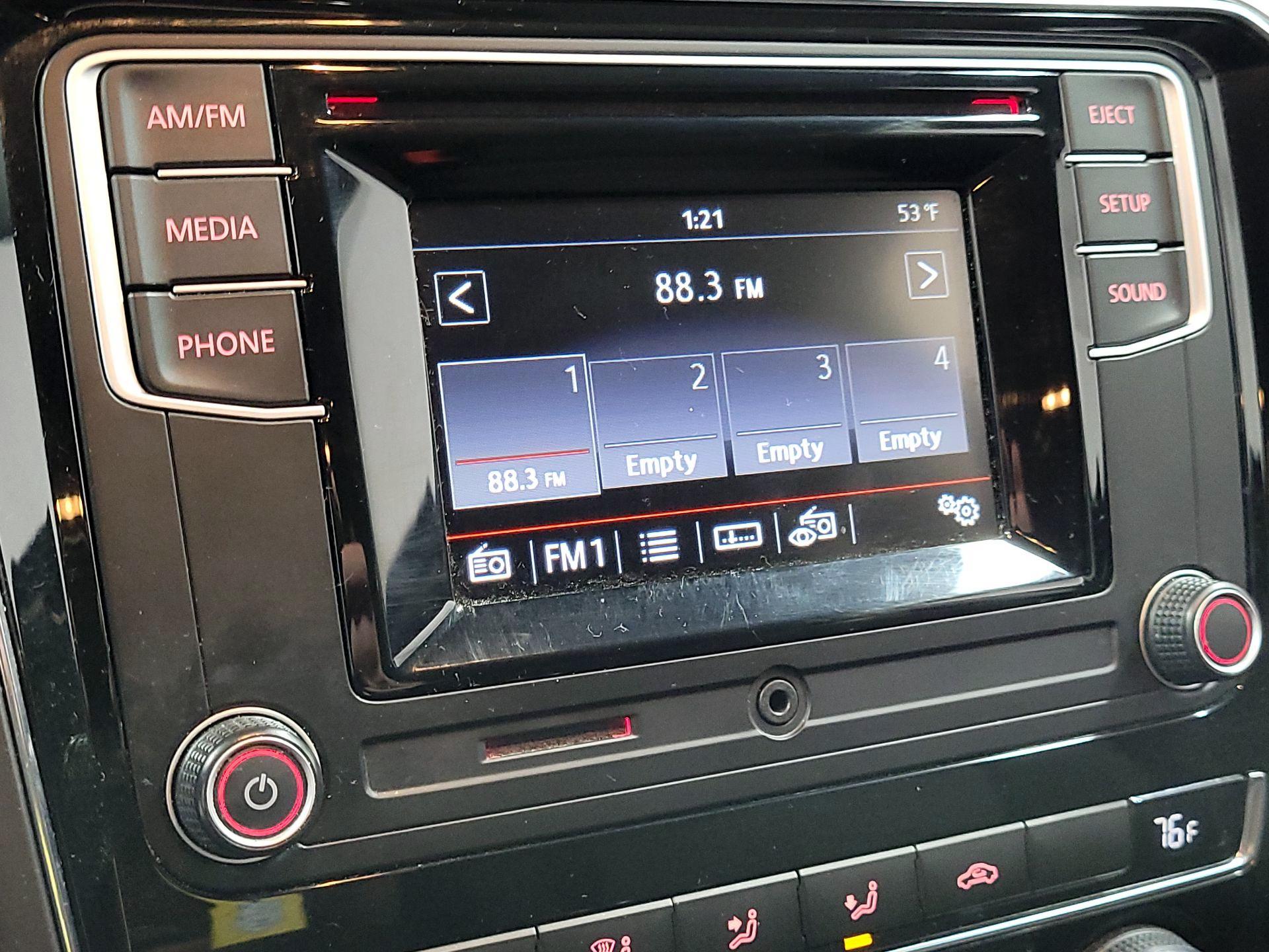 Thumbnail: 2016 Volkswagen Passat - 15