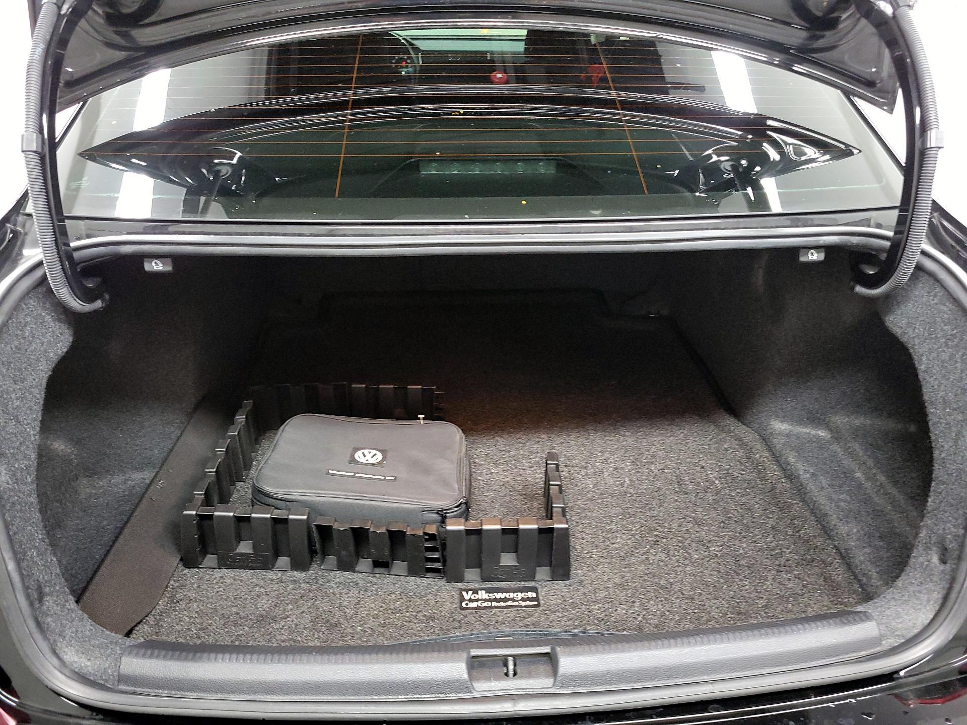 Thumbnail: 2016 Volkswagen Passat - 20