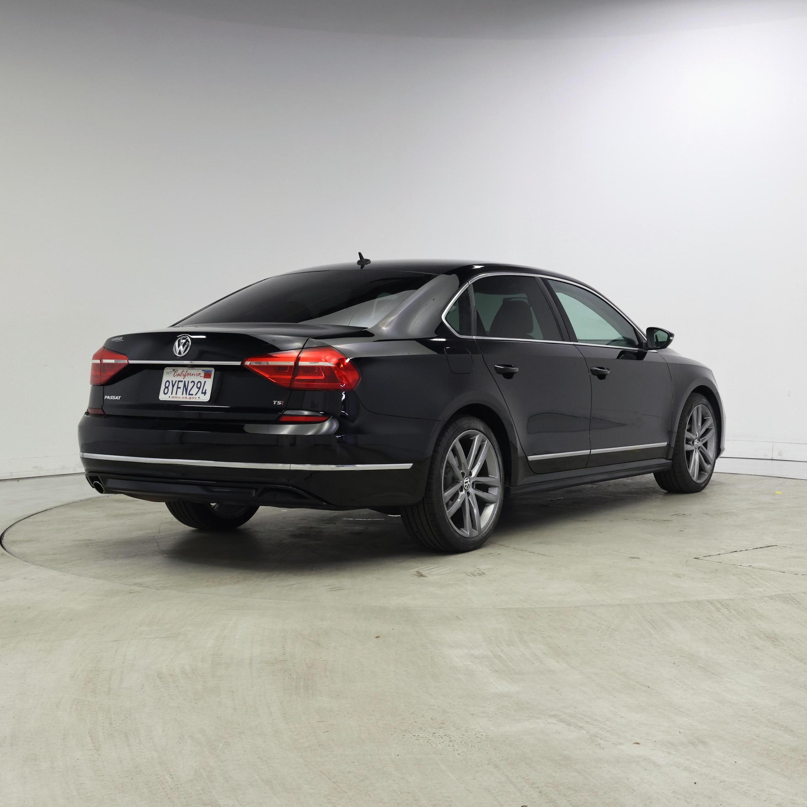 Thumbnail: 2016 Volkswagen Passat - 8