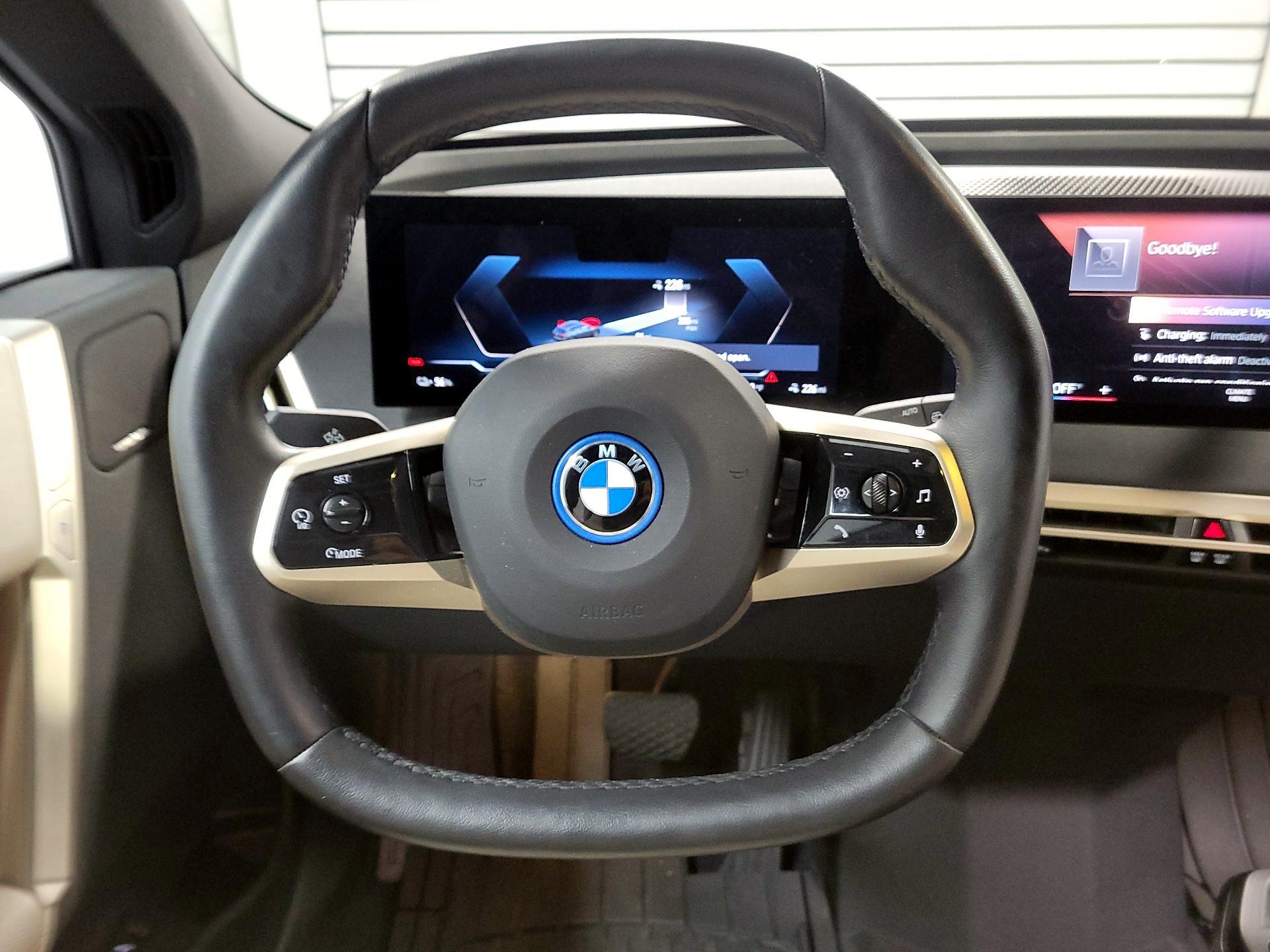 Thumbnail: 2023 BMW iX - 10