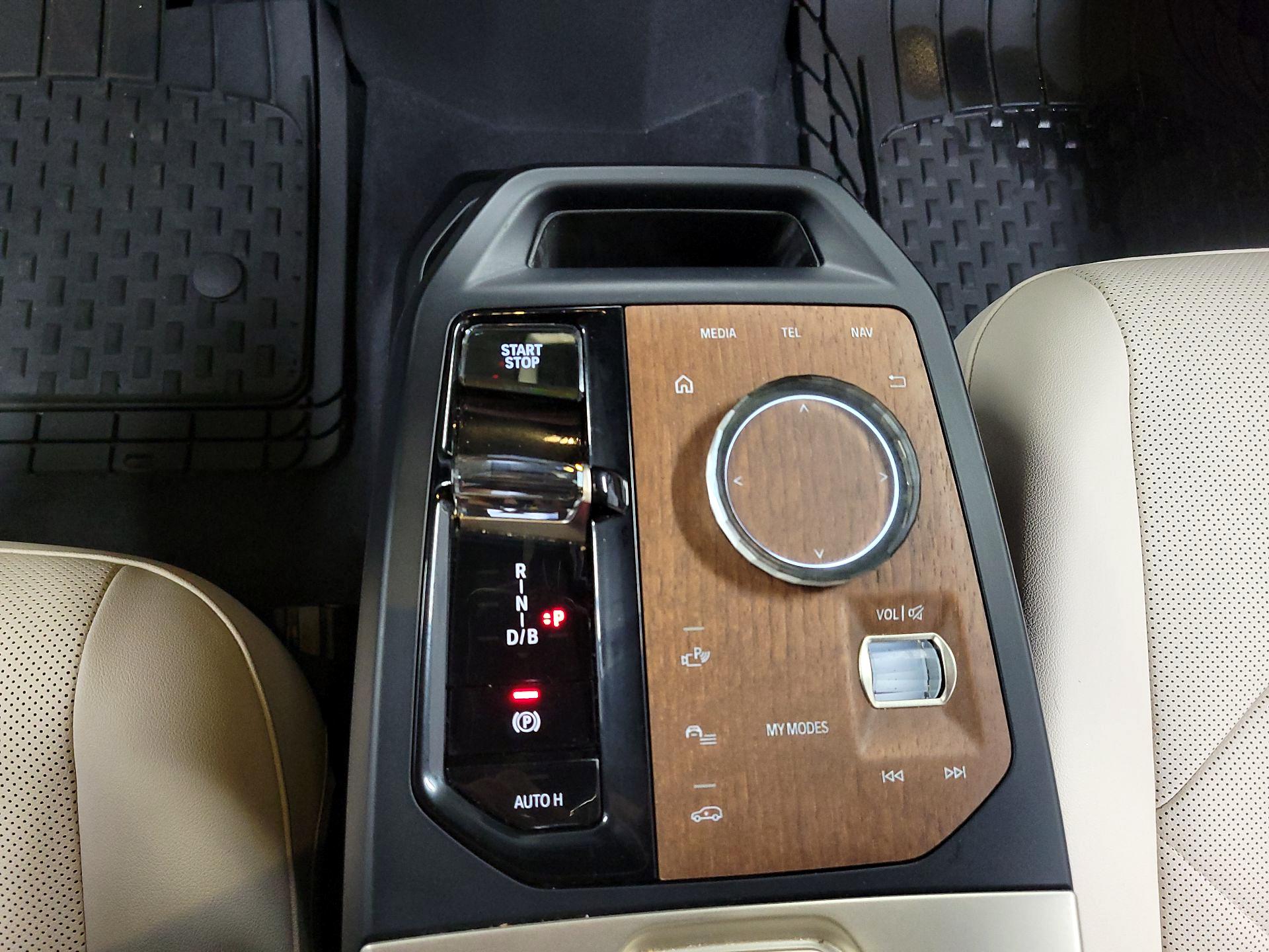 Thumbnail: 2023 BMW iX - 16