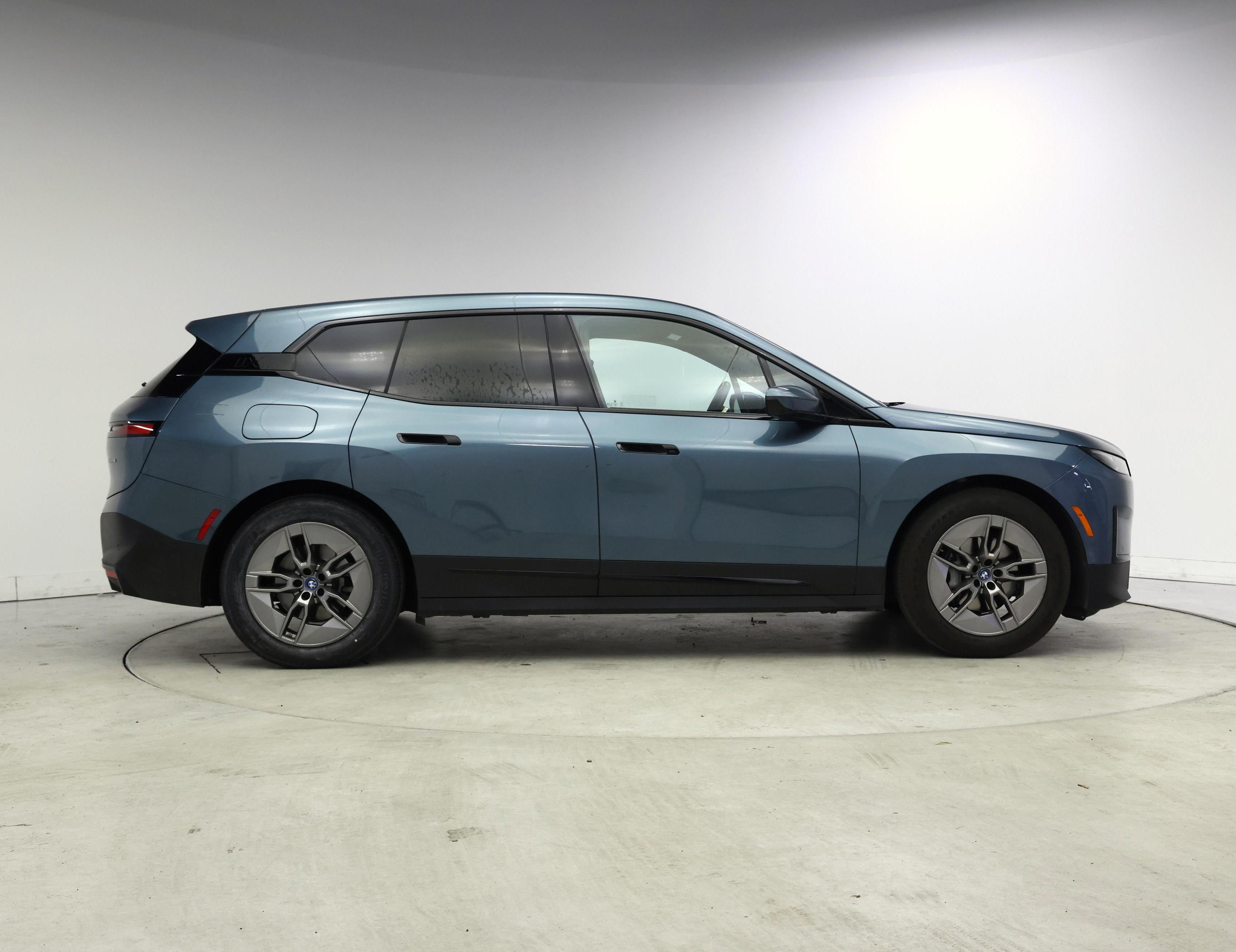 Thumbnail: 2023 BMW iX - 7