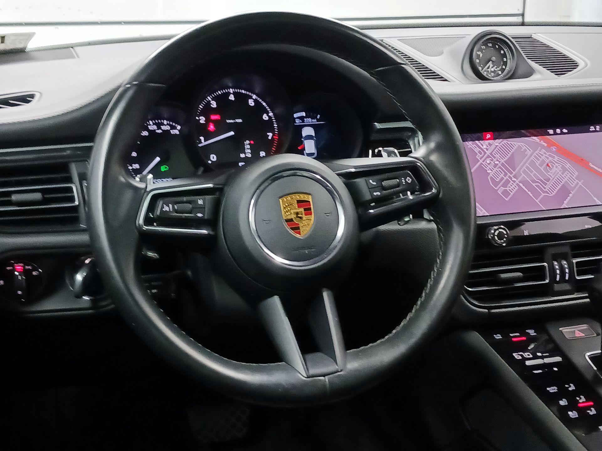 Thumbnail: 2022 Porsche Macan - 10