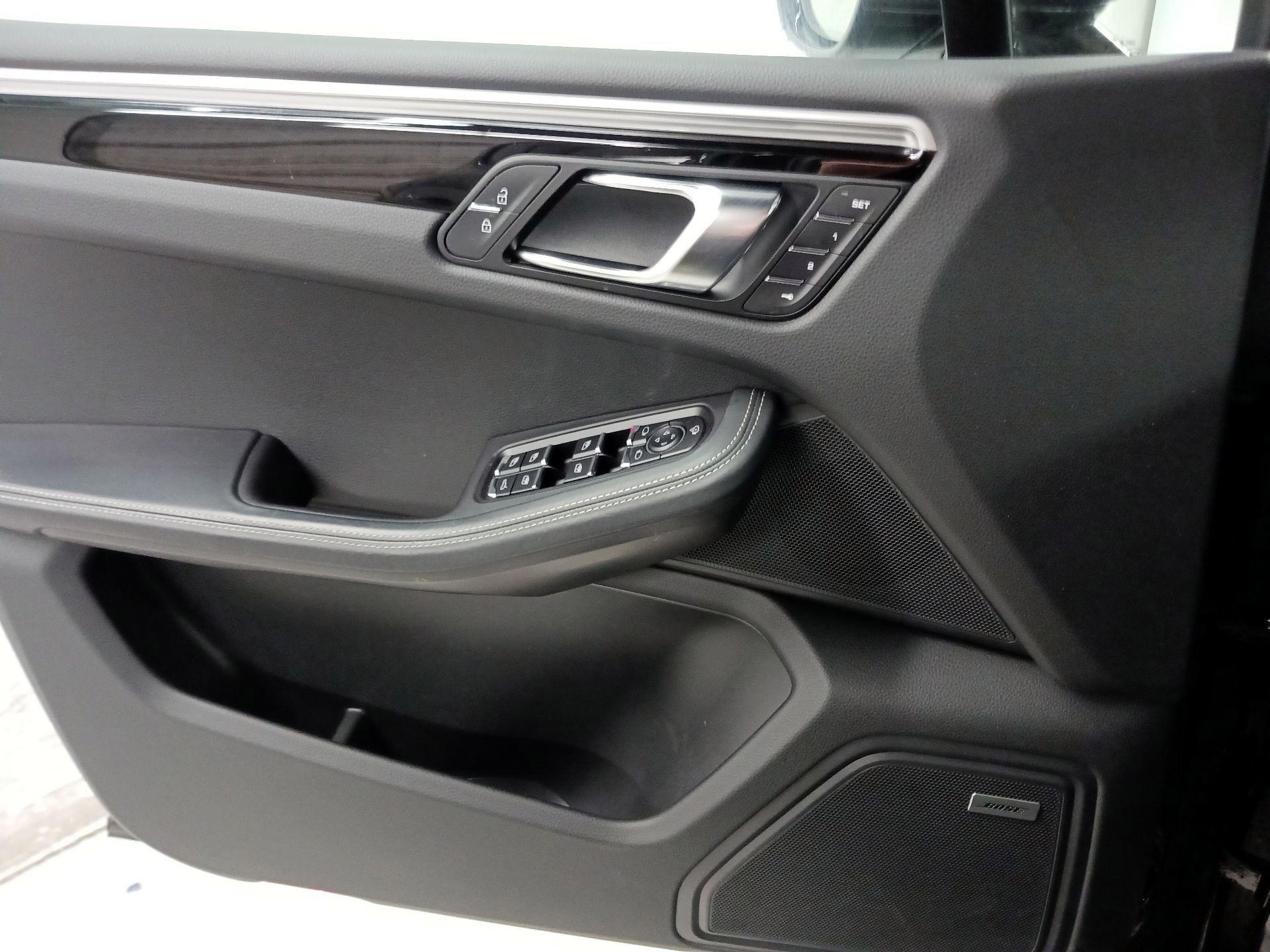 Thumbnail: 2022 Porsche Macan - 12