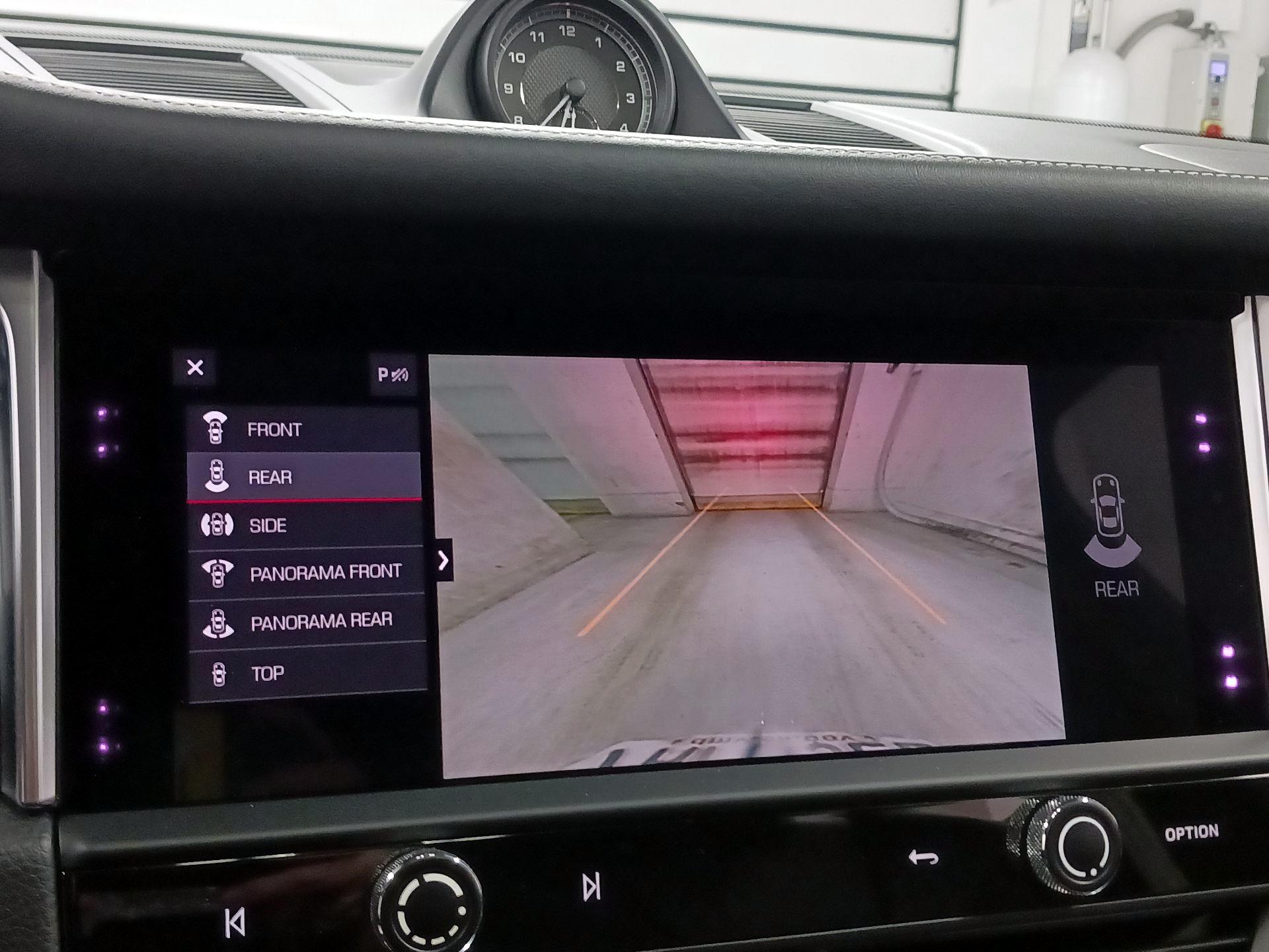 Thumbnail: 2022 Porsche Macan - 15