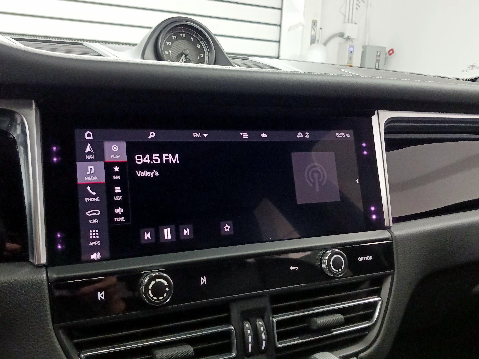 Thumbnail: 2022 Porsche Macan - 16