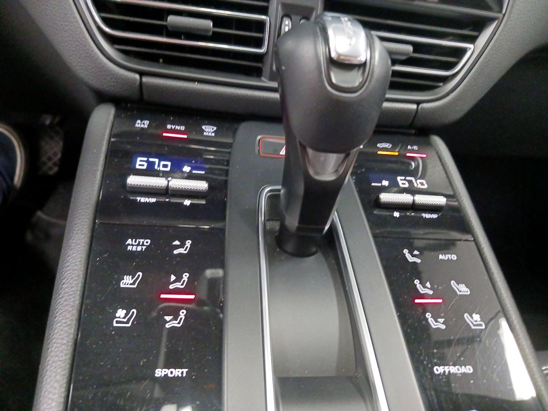 Thumbnail: 2022 Porsche Macan - 17