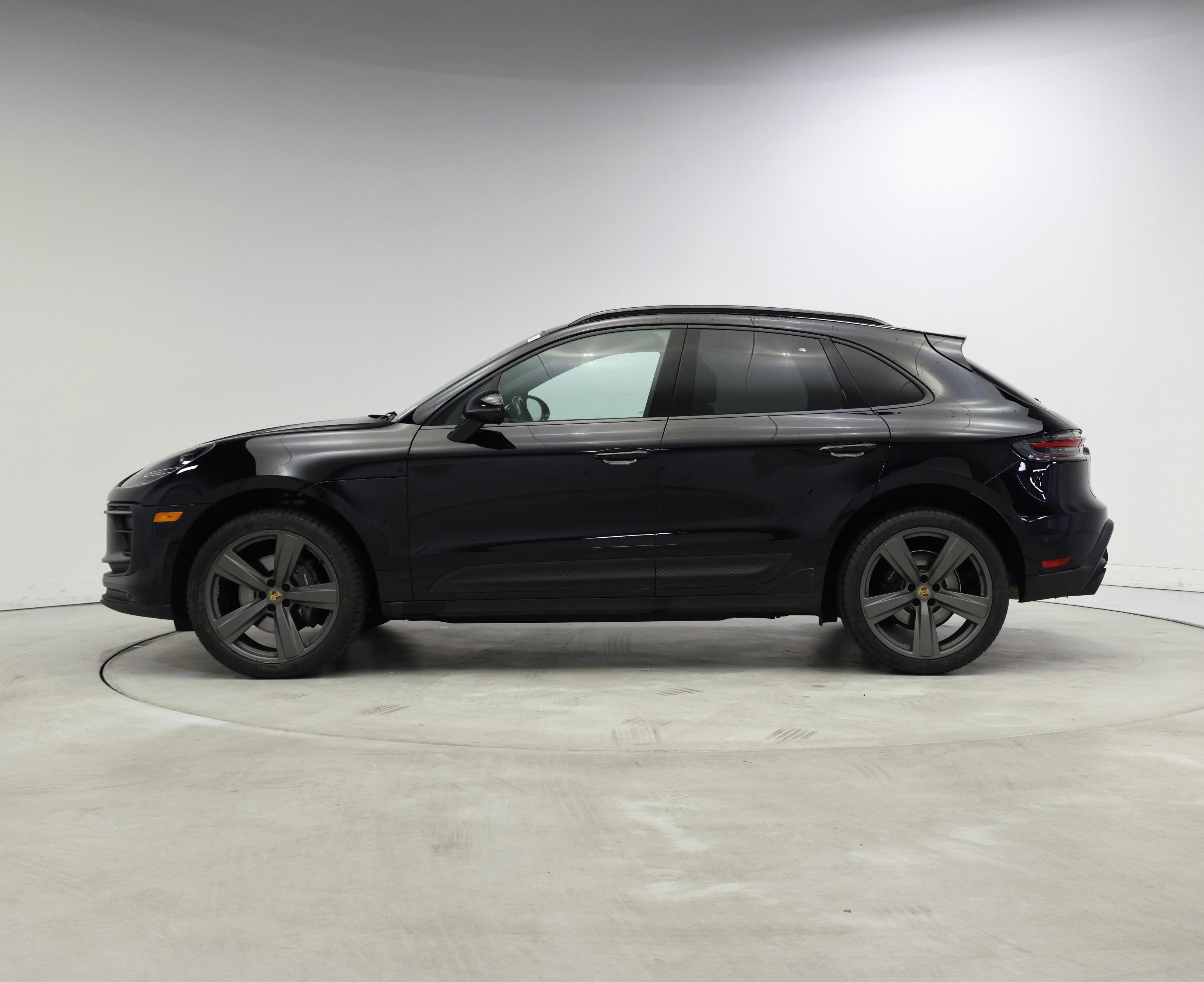 Thumbnail: 2022 Porsche Macan - 3