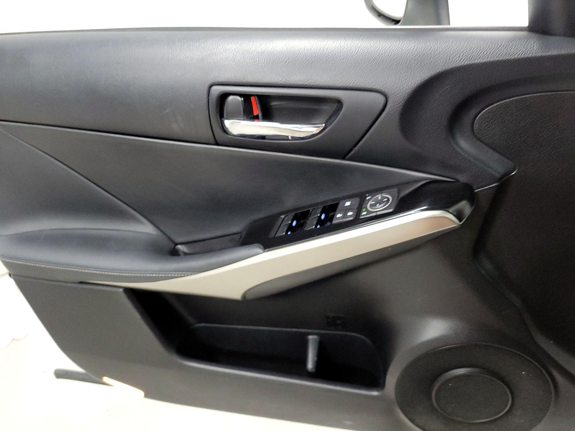 Thumbnail: 2014 Lexus IS - 10