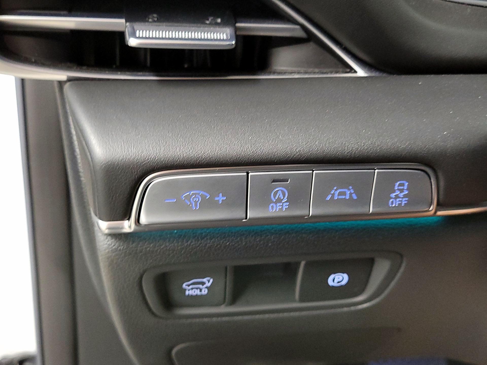 Thumbnail: 2021 Genesis GV80 - 13