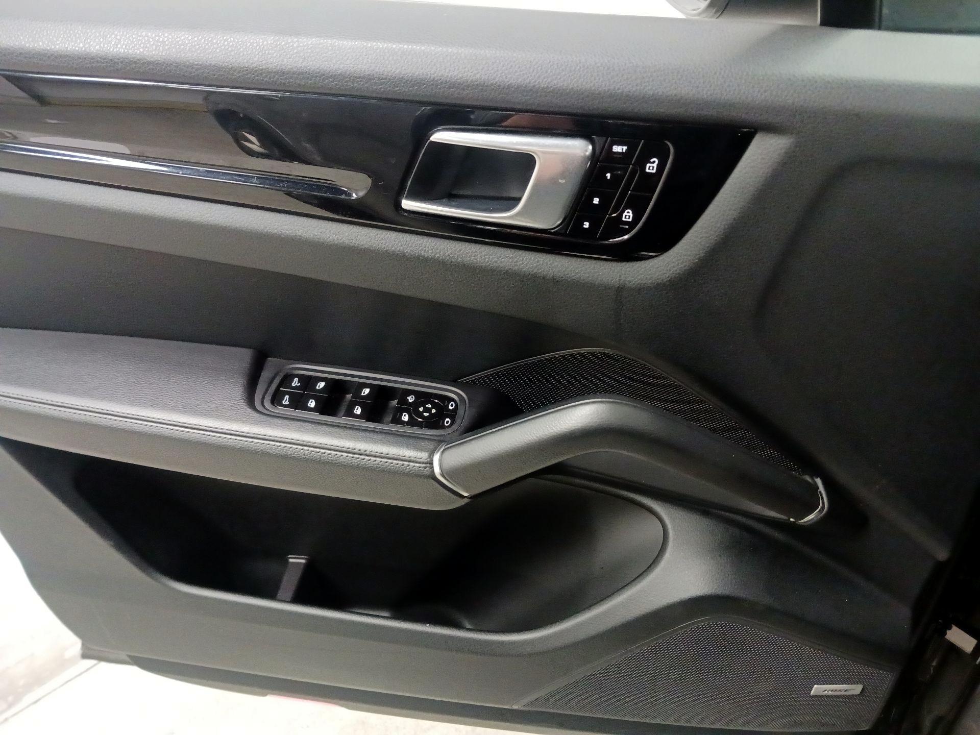 Thumbnail: 2019 Porsche Cayenne - 12