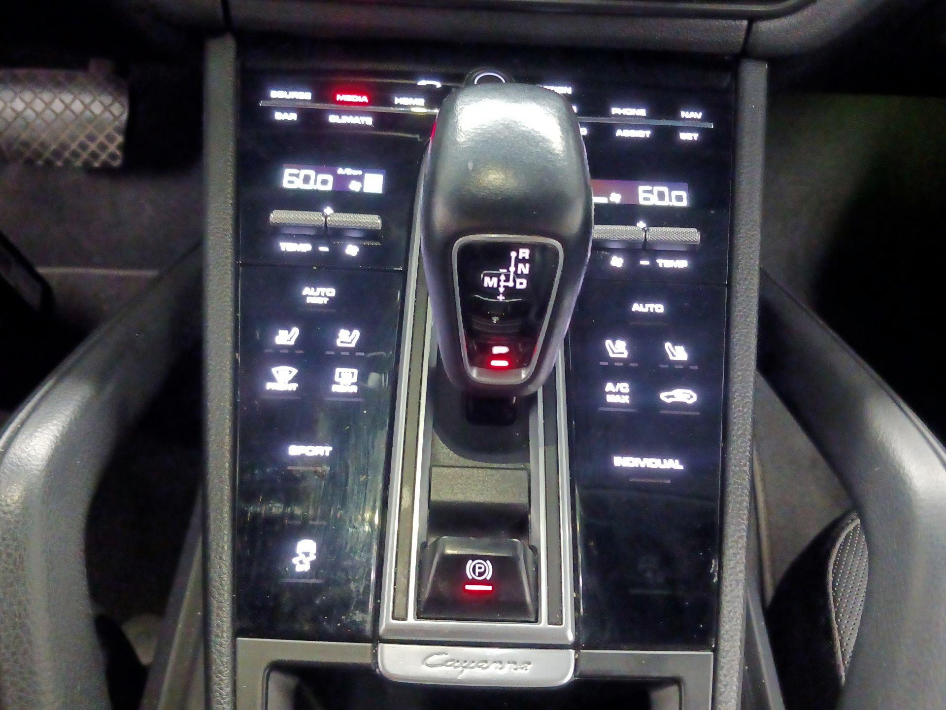Thumbnail: 2019 Porsche Cayenne - 14