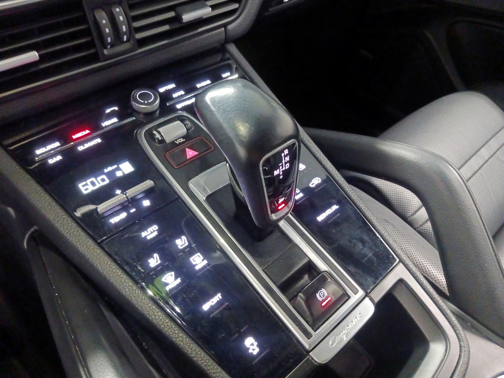 Thumbnail: 2019 Porsche Cayenne - 15
