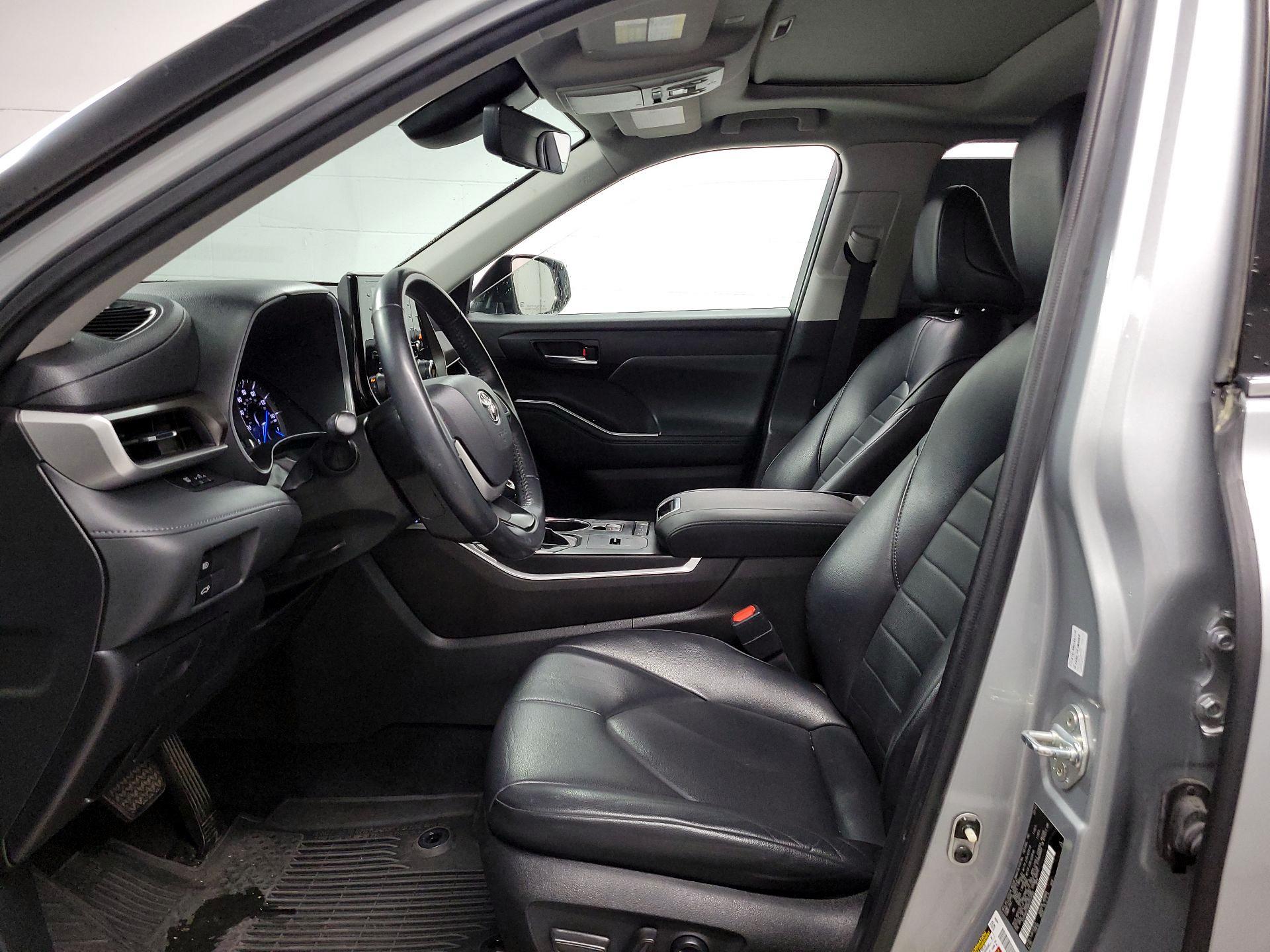 Thumbnail: 2022 Toyota Highlander - 11