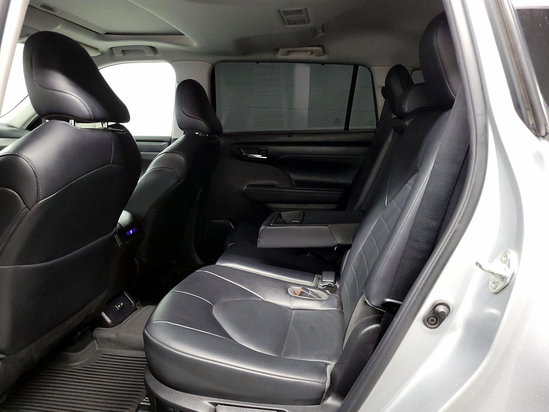 Thumbnail: 2022 Toyota Highlander - 17