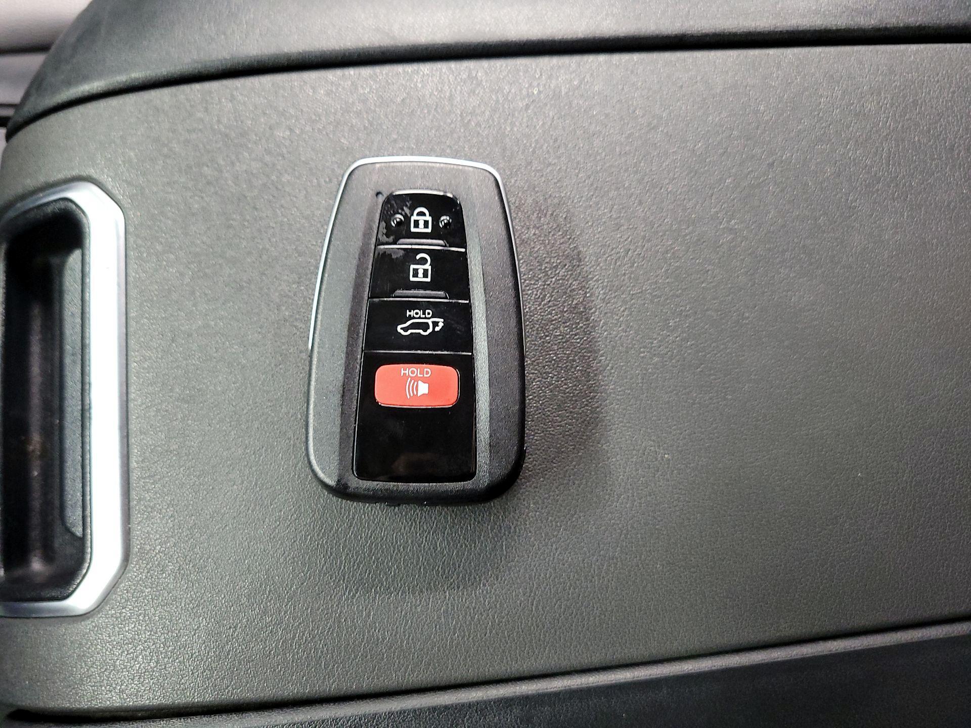 Thumbnail: 2022 Toyota Highlander - 20