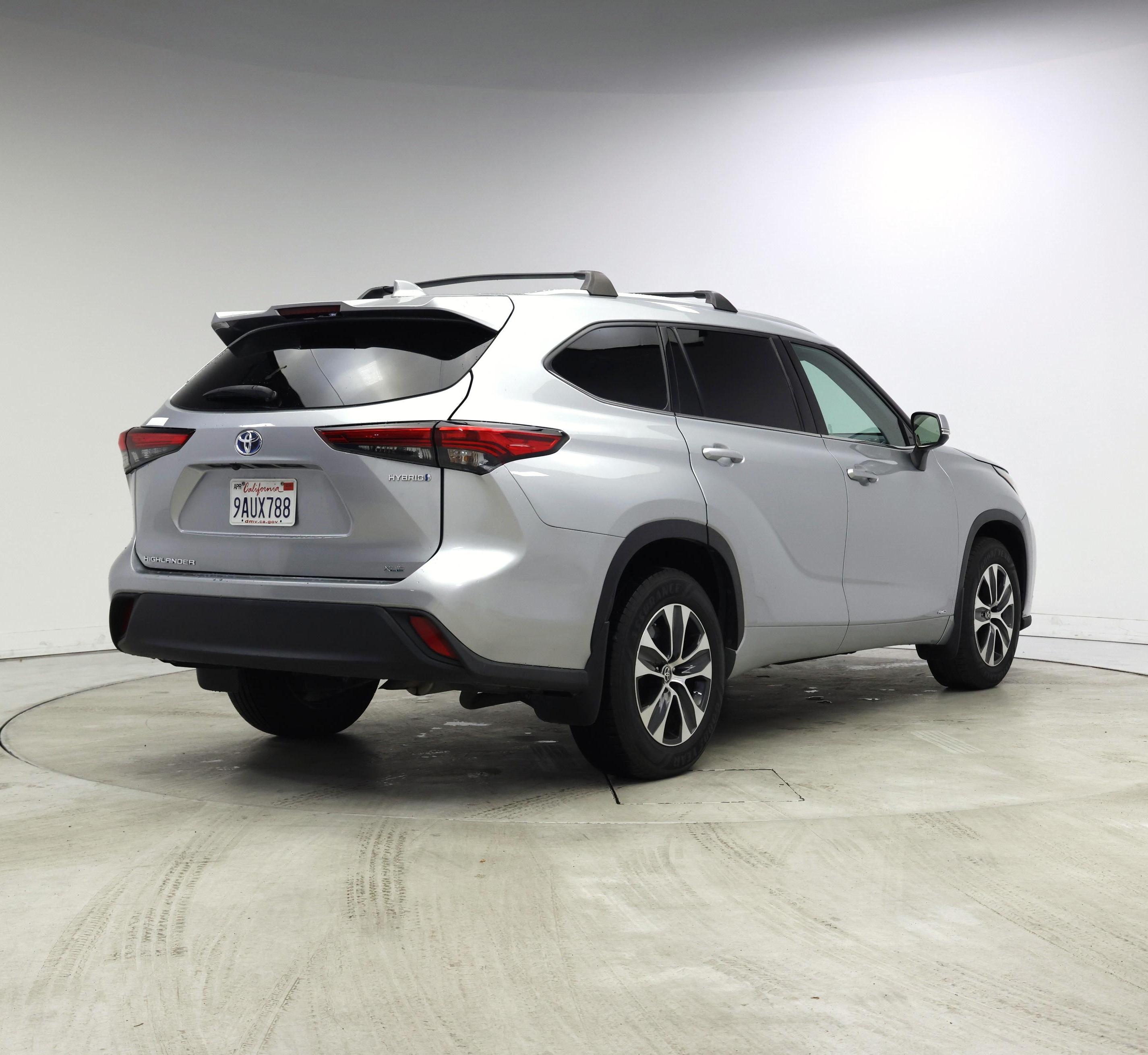 Thumbnail: 2022 Toyota Highlander - 8