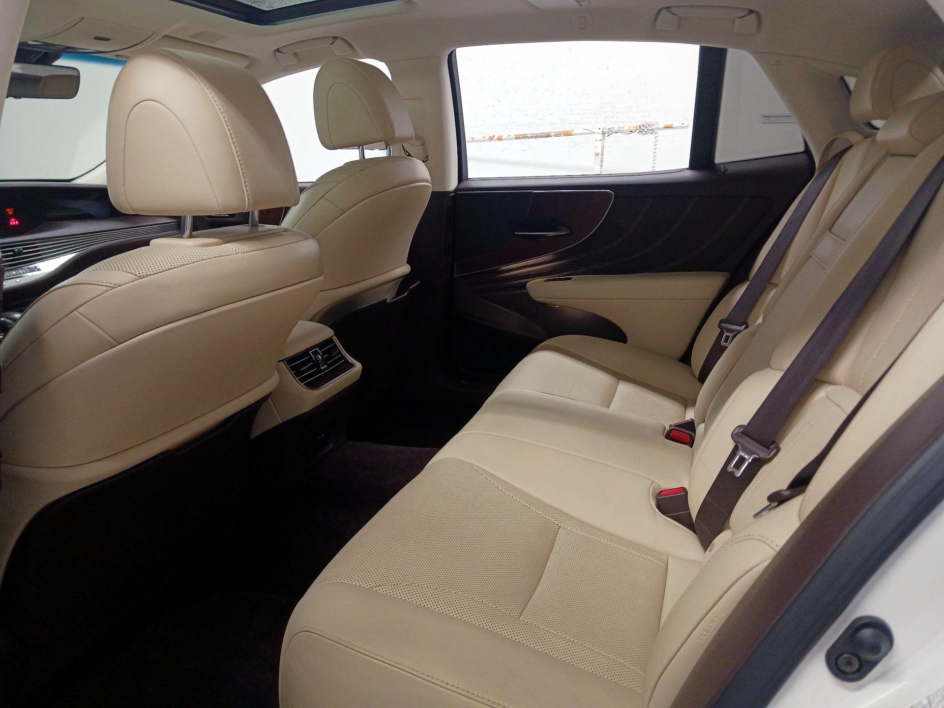 Thumbnail: 2019 Lexus LS - 18