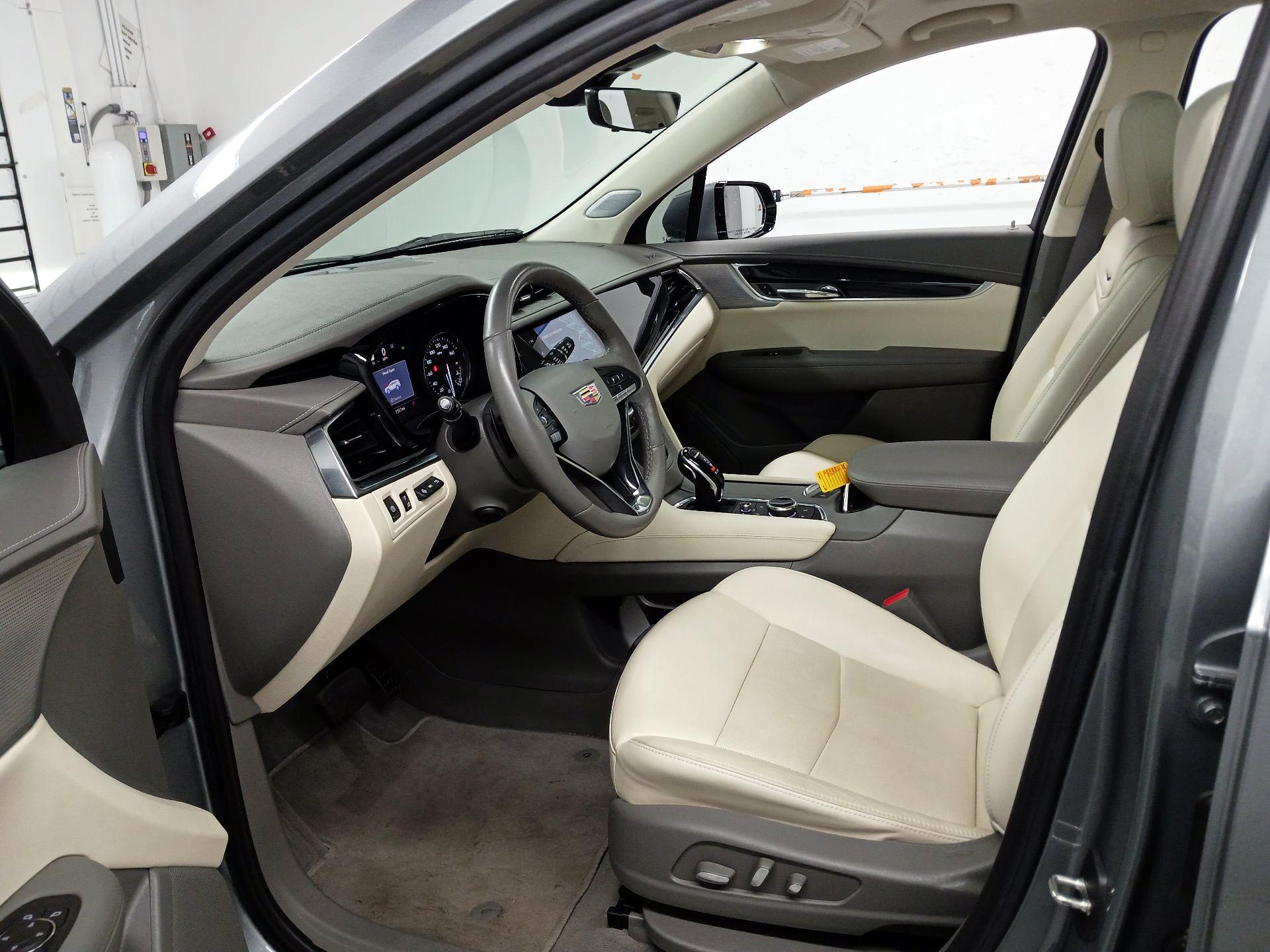 Thumbnail: 2023 Cadillac XT6 - 11