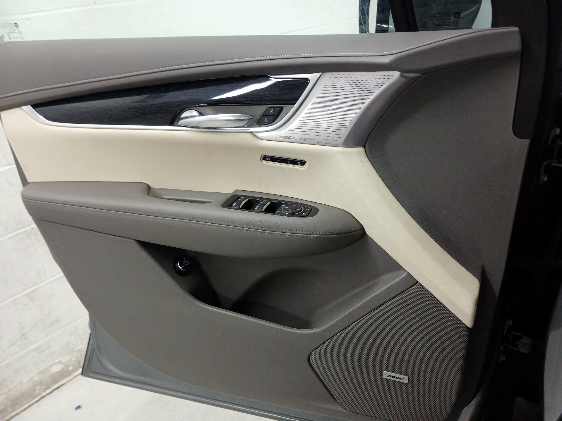 Thumbnail: 2023 Cadillac XT6 - 12