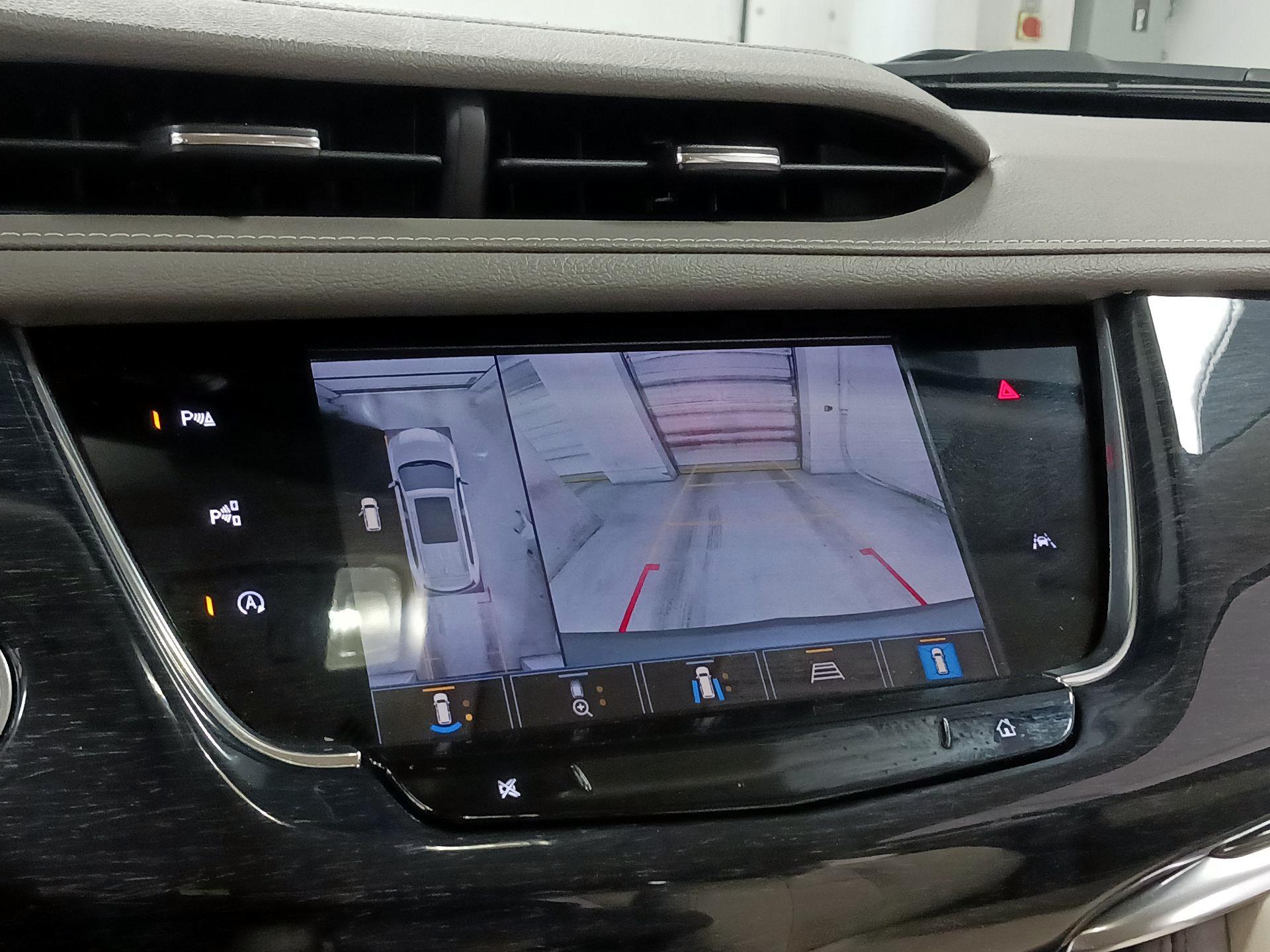 Thumbnail: 2023 Cadillac XT6 - 14