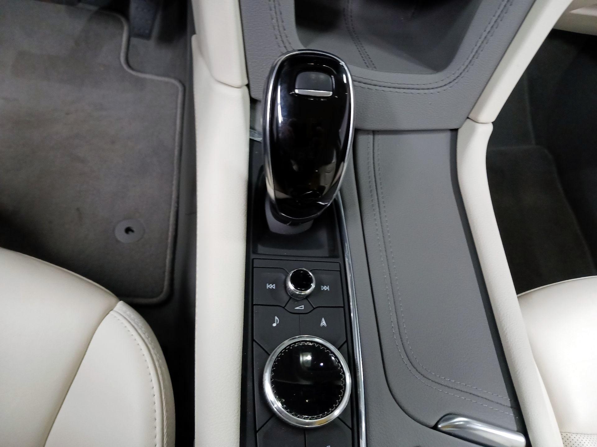 Thumbnail: 2023 Cadillac XT6 - 17