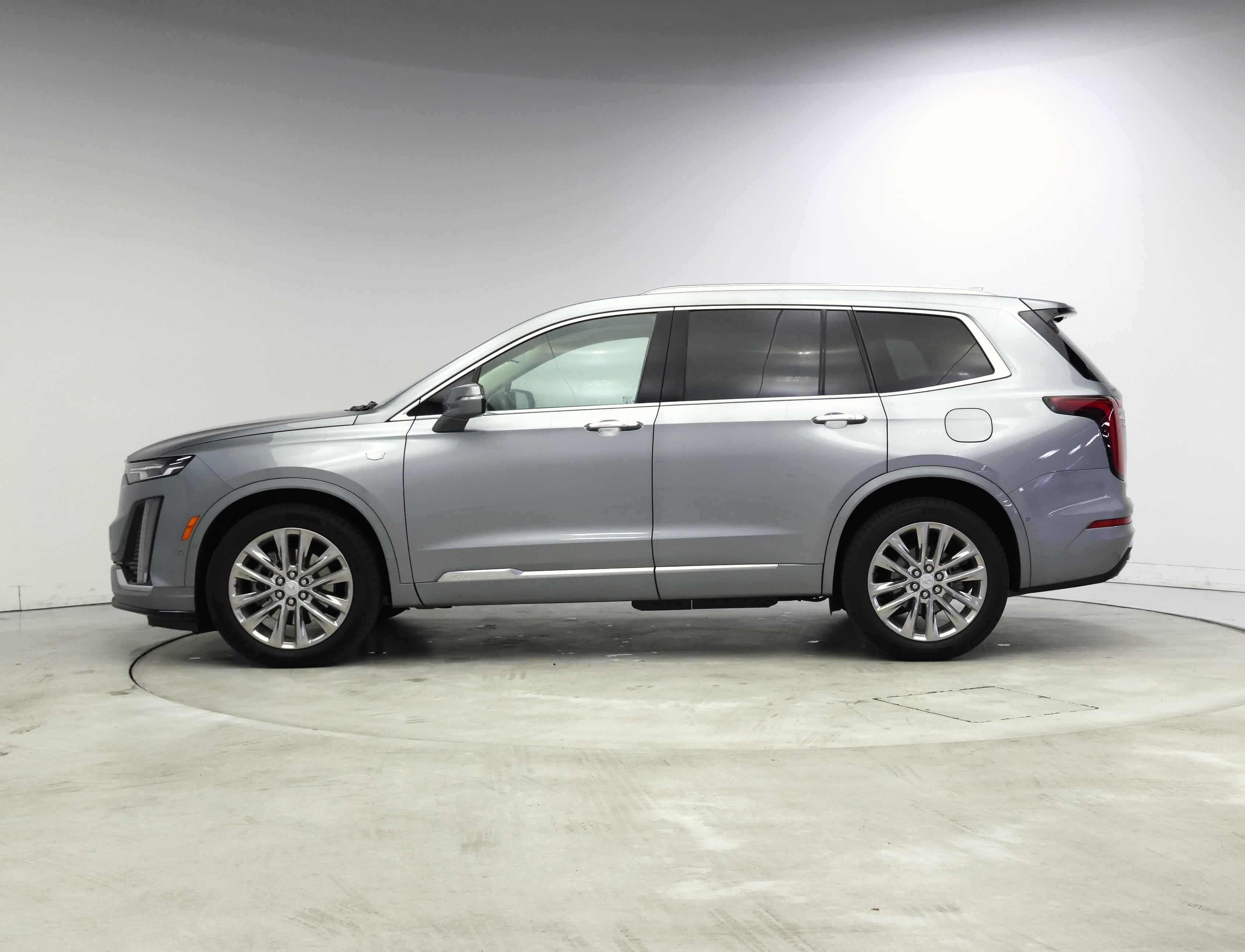 Thumbnail: 2023 Cadillac XT6 - 3