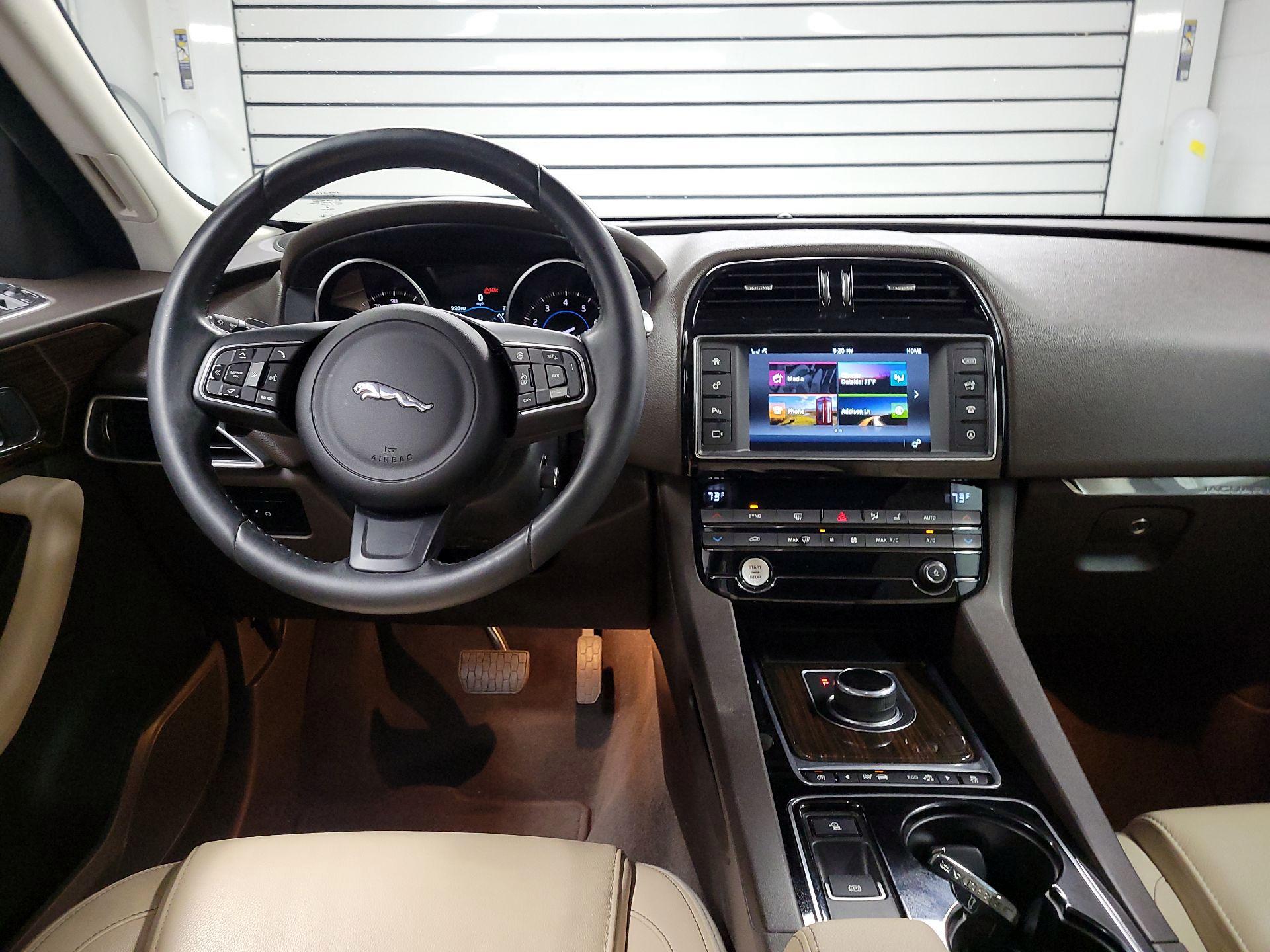 Thumbnail: 2017 Jaguar F-Pace - 9