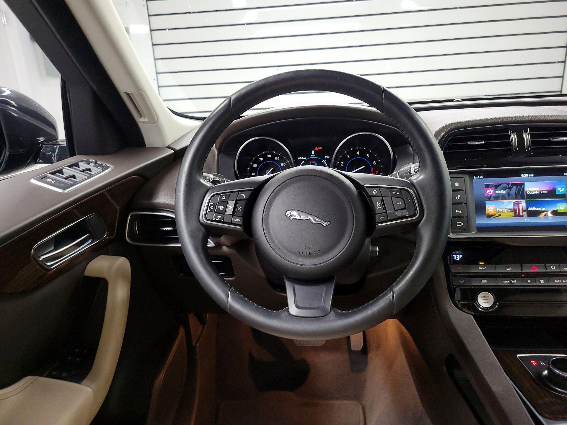 Thumbnail: 2017 Jaguar F-Pace - 10