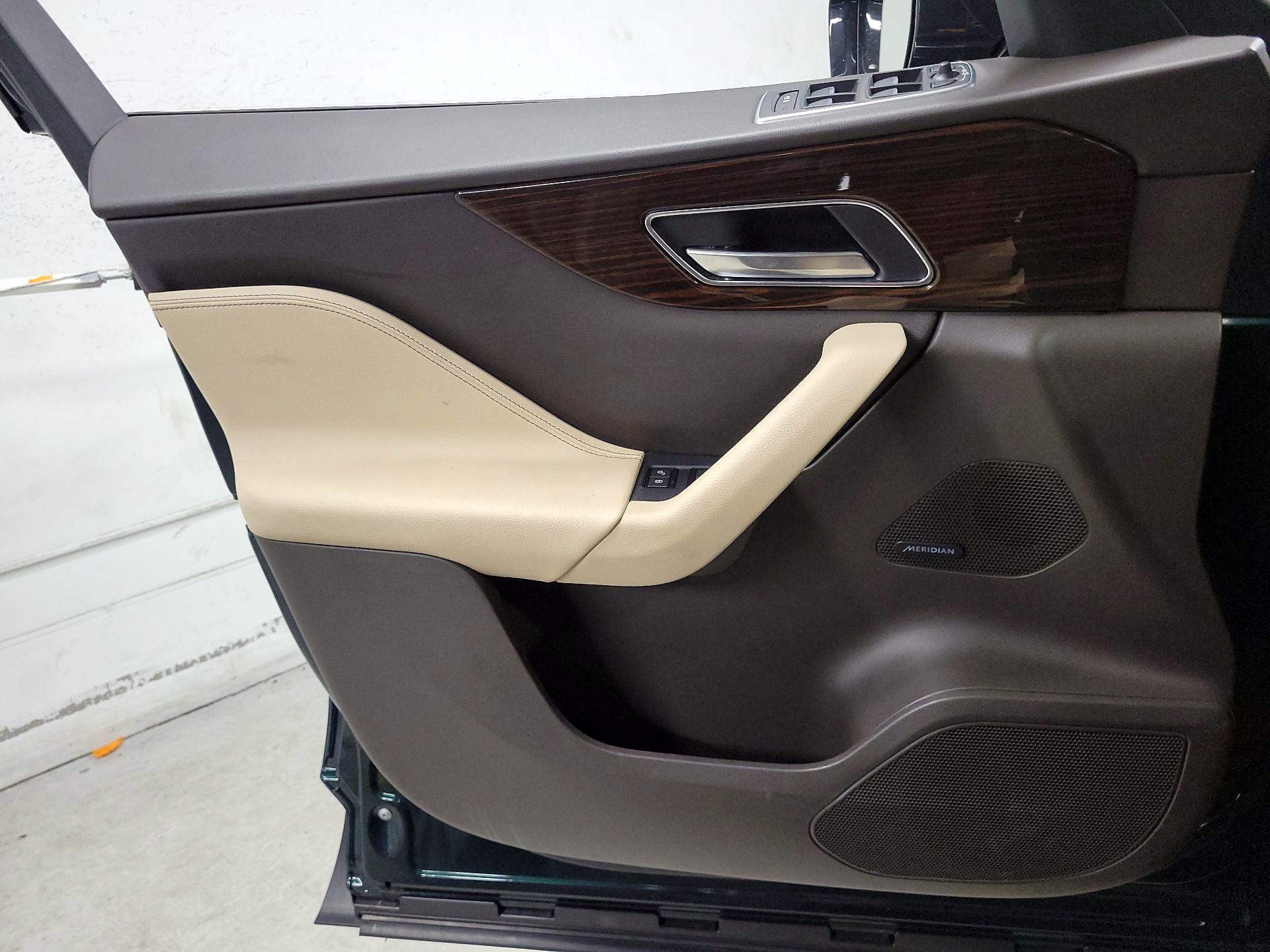 Thumbnail: 2017 Jaguar F-Pace - 12