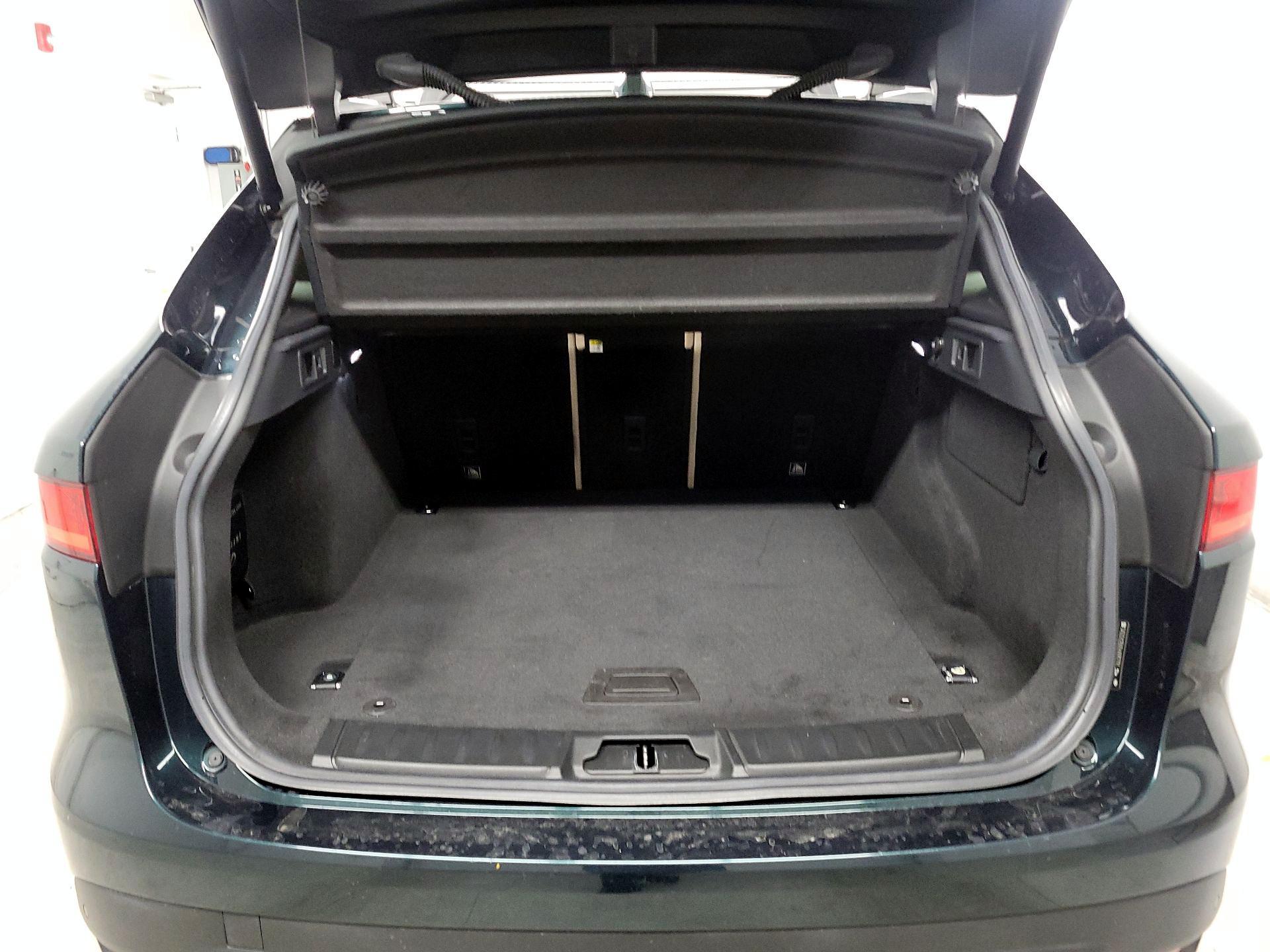 Thumbnail: 2017 Jaguar F-Pace - 18