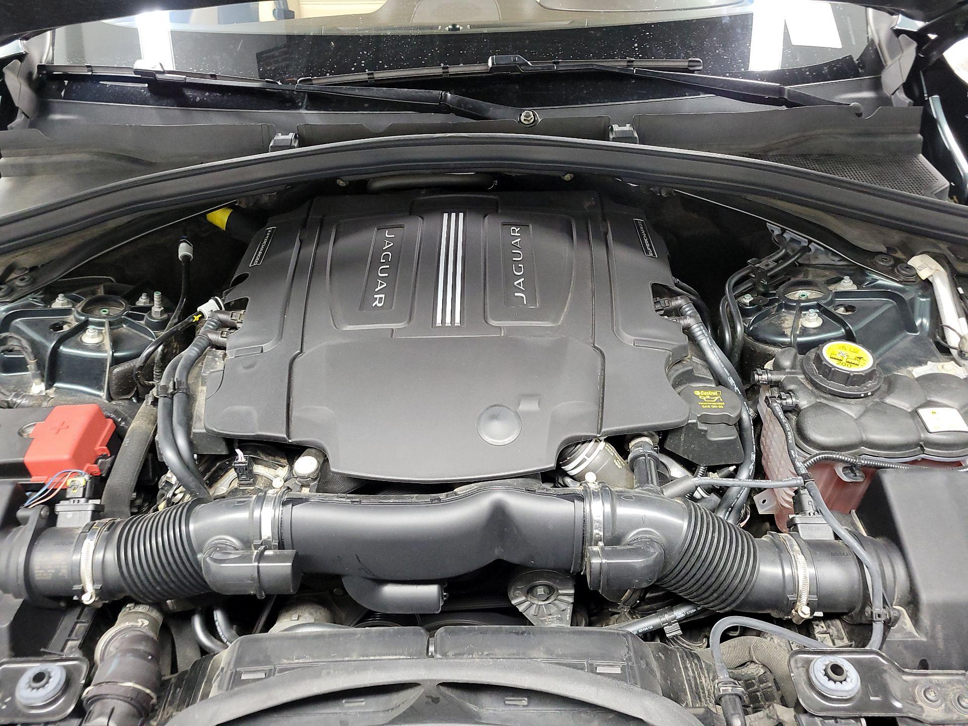 Thumbnail: 2017 Jaguar F-Pace - 19