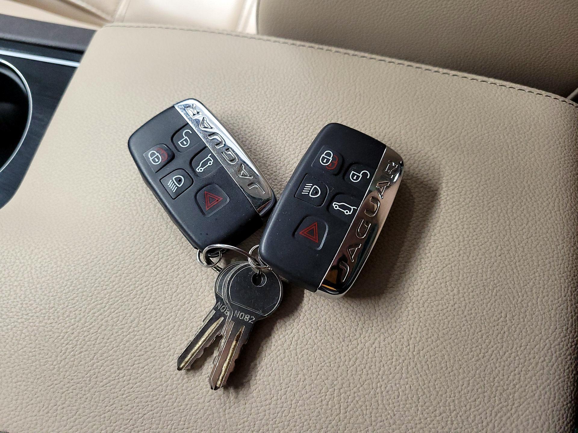 Thumbnail: 2017 Jaguar F-Pace - 20