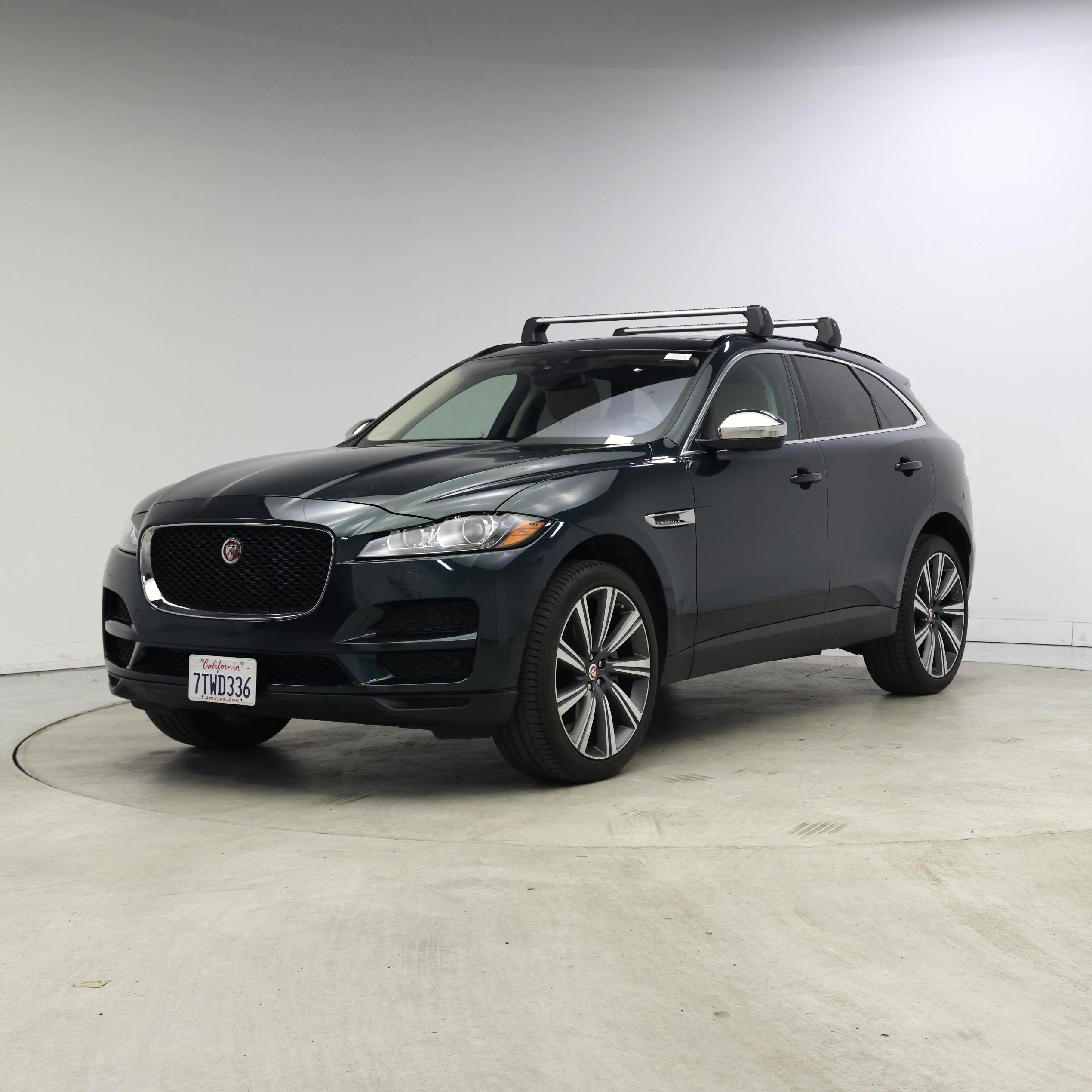 Thumbnail: 2017 Jaguar F-Pace - 4