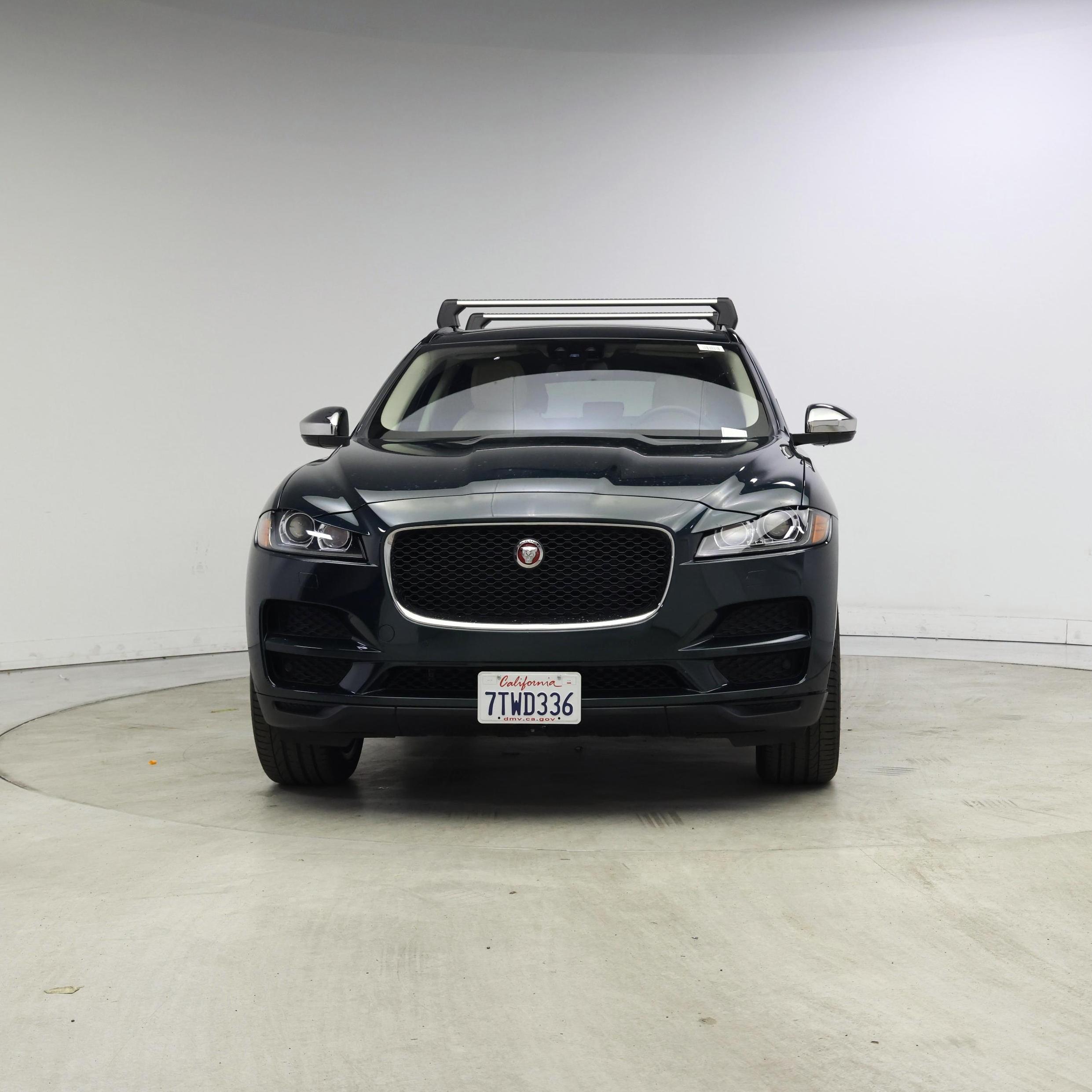 Thumbnail: 2017 Jaguar F-Pace - 5