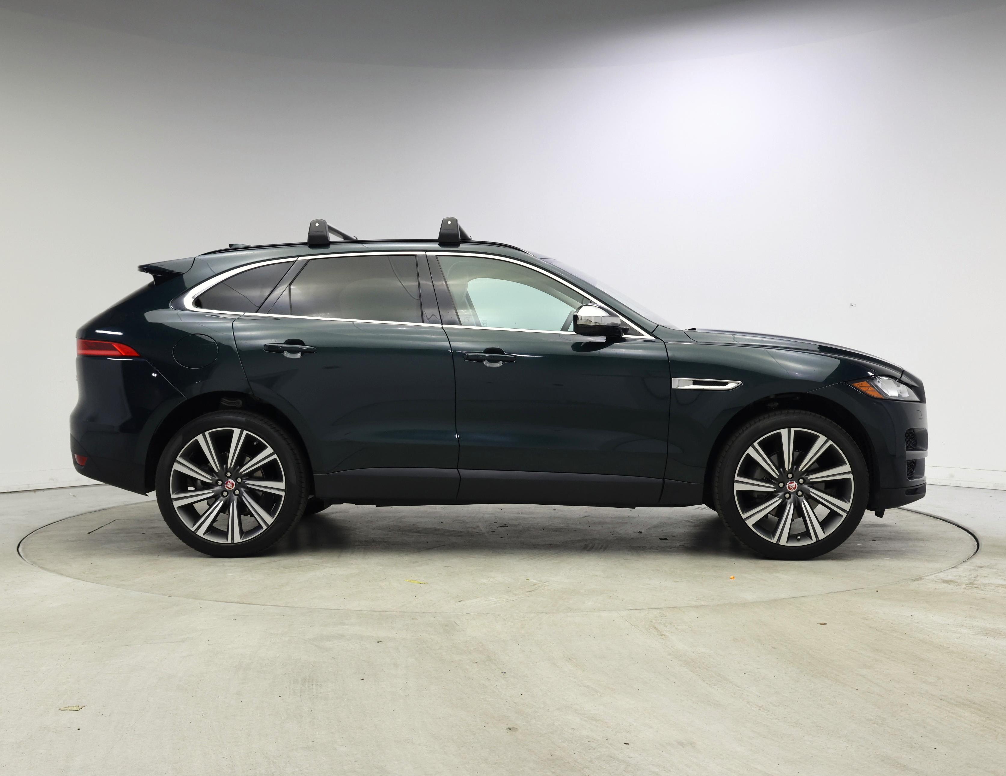 Thumbnail: 2017 Jaguar F-Pace - 7