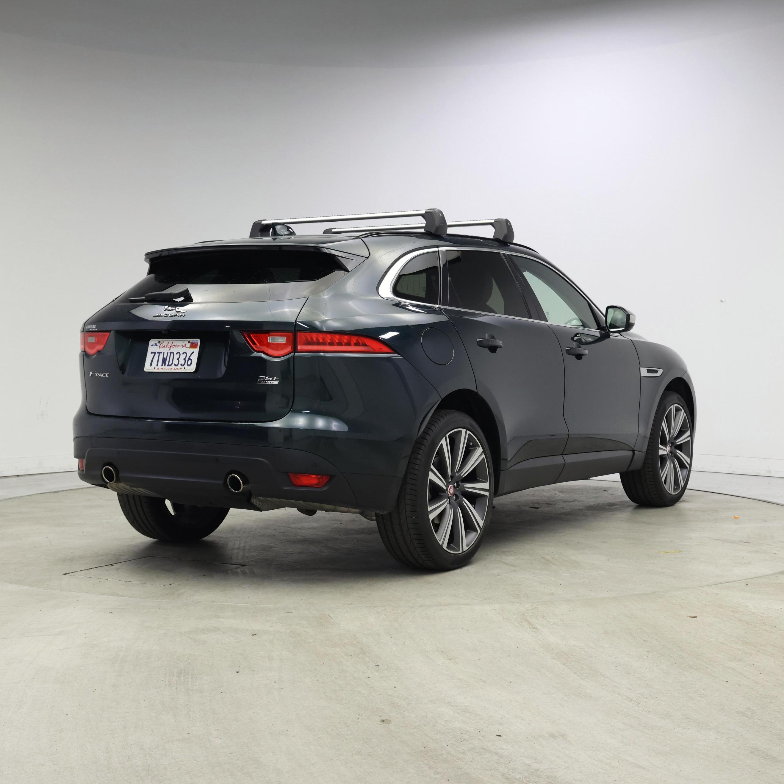 Thumbnail: 2017 Jaguar F-Pace - 8